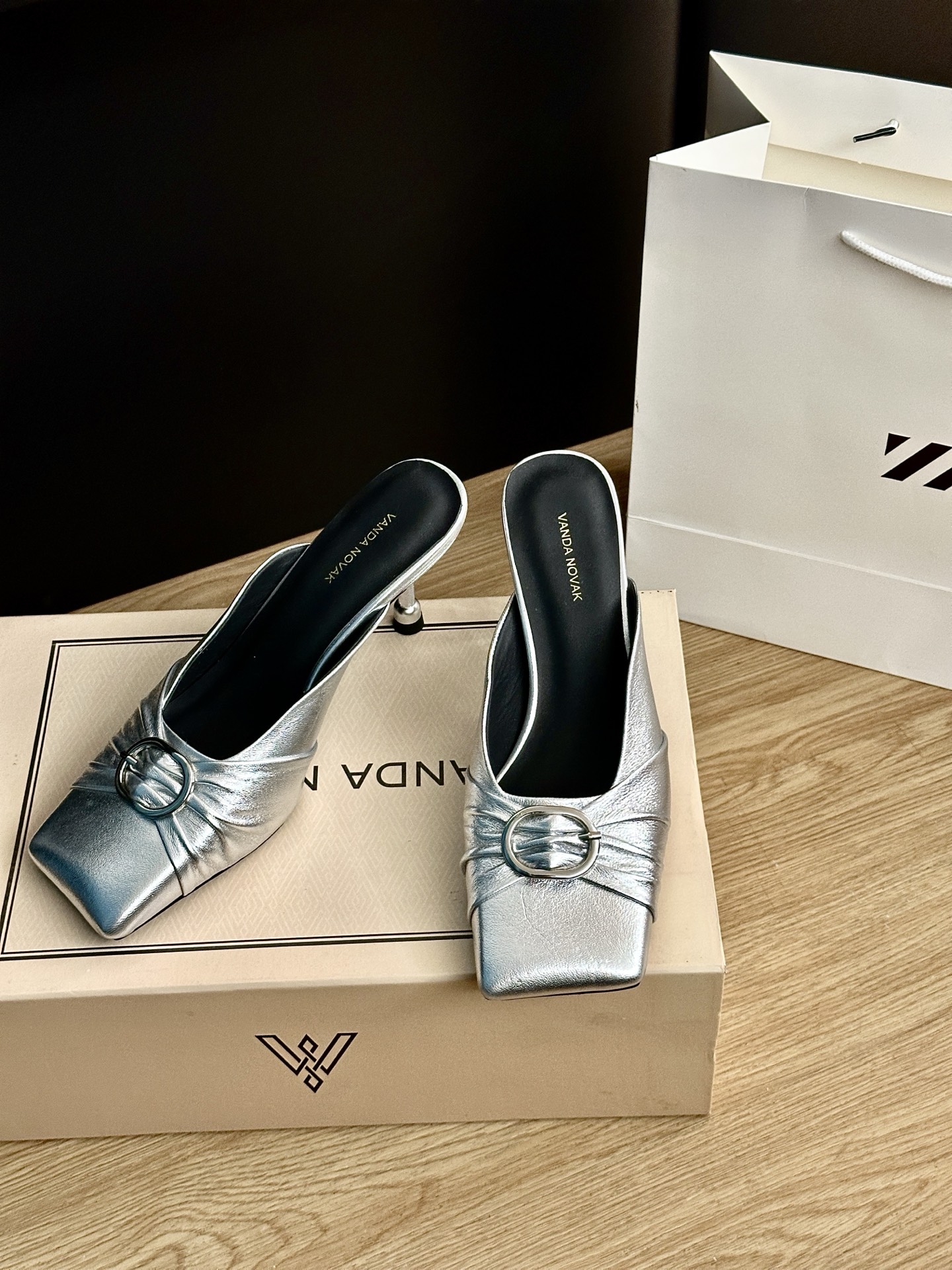 Italian Brand VANDA NOVAK Shoe Series with High-Sense Style and Quality Craftsmanship - 图片 3