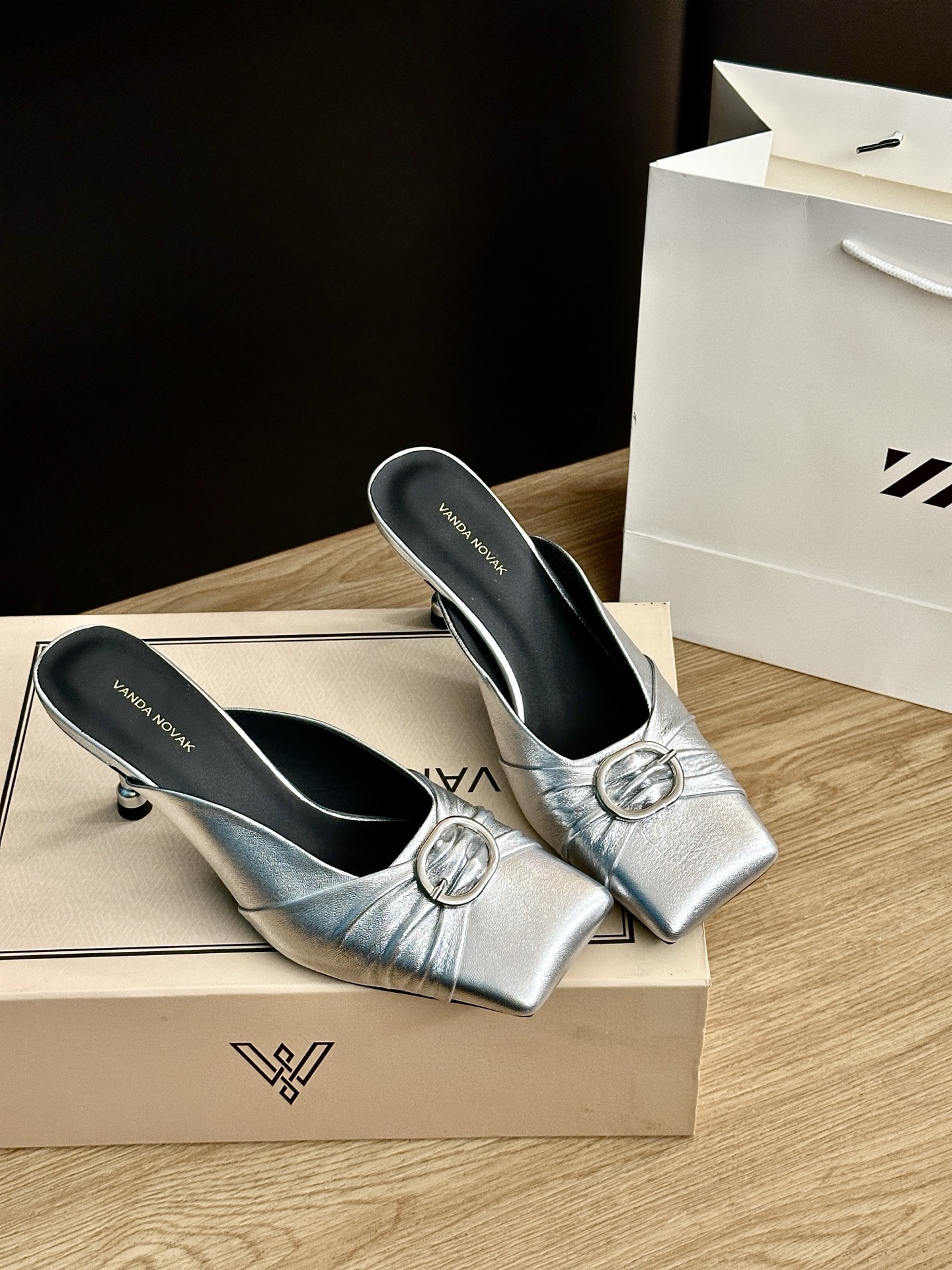 Italian Brand VANDA NOVAK Shoe Series with High-Sense Style and Quality Craftsmanship - 图片 4