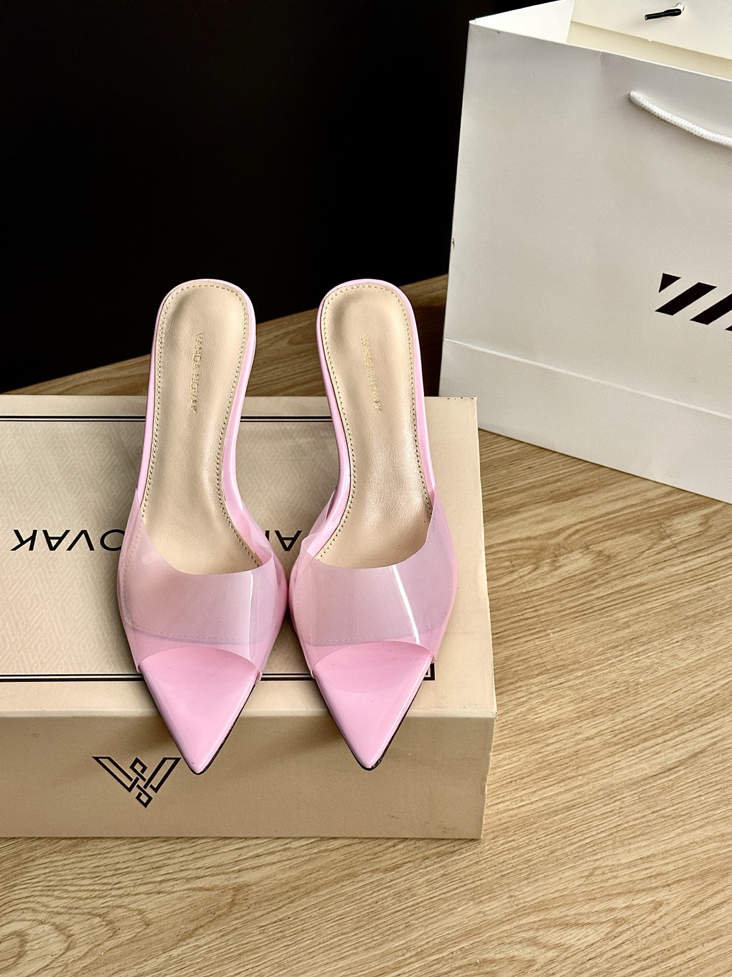 Italian Brand P650 Launches High-Sense Shoe Series with Unique Design and Quality Materials - 图片 2