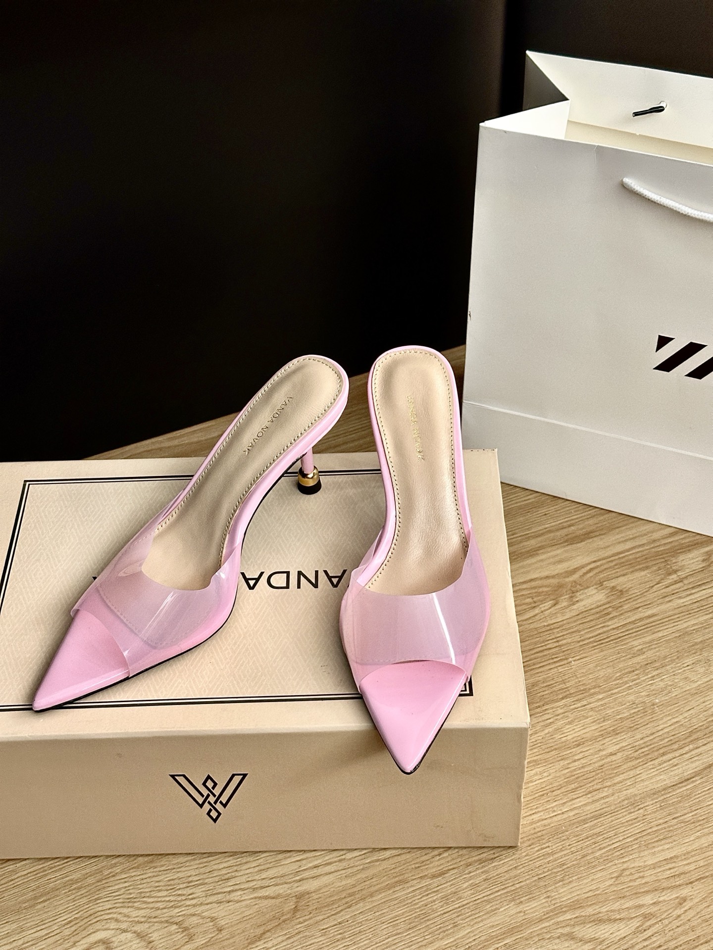 Italian Brand P650 Launches High-Sense Shoe Series with Unique Design and Quality Materials - 图片 3