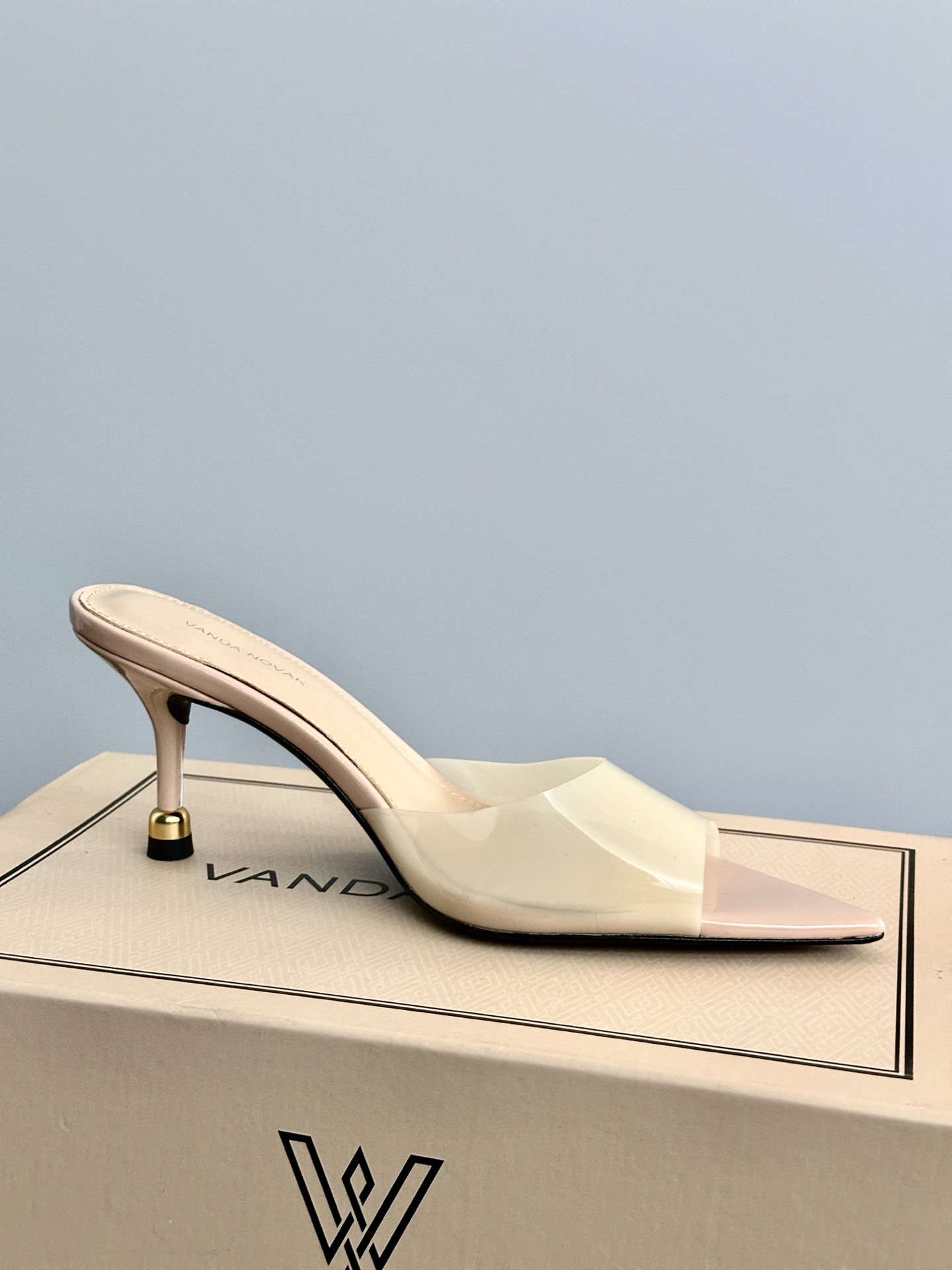 Italian Brand VANDA NOVAK: High-Sense Shoe Series with Unique Design - 图片 7