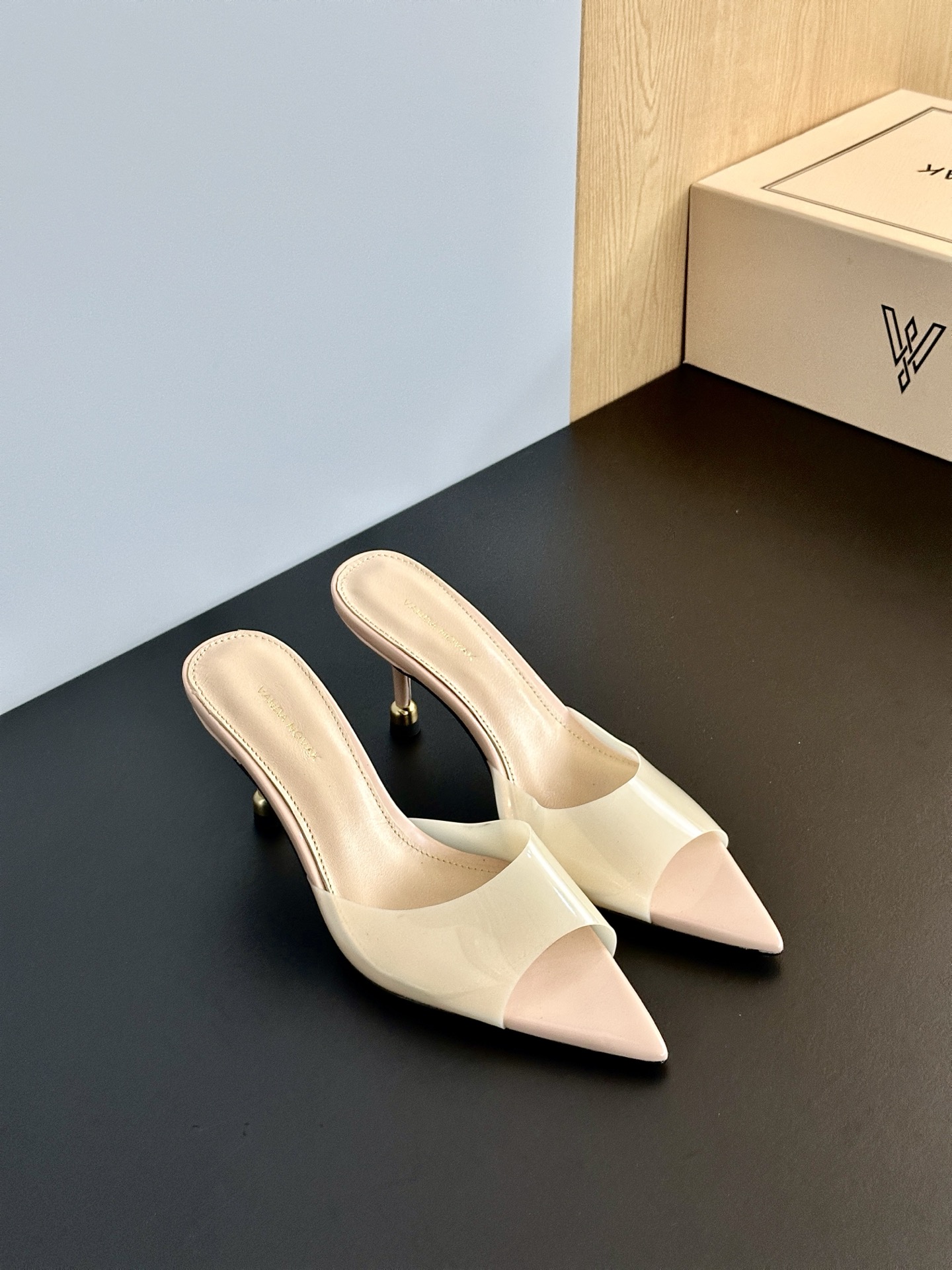 Italian Brand VANDA NOVAK: High-Sense Shoe Series with Unique Design - 图片 5