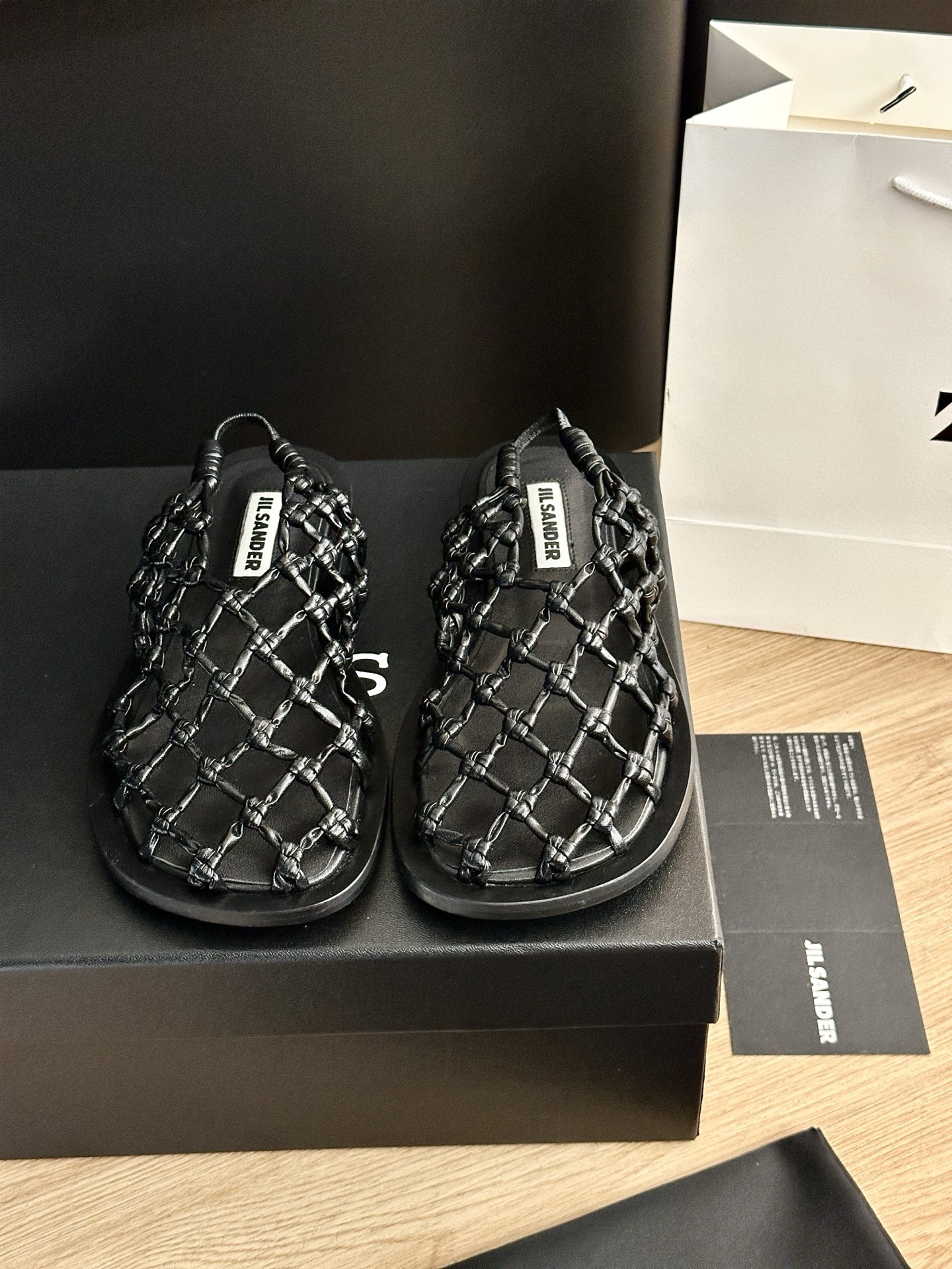 Stylish Crochet Sandals with Soft Sheep Knit Fabric and Real Leather Soles - 图片 1