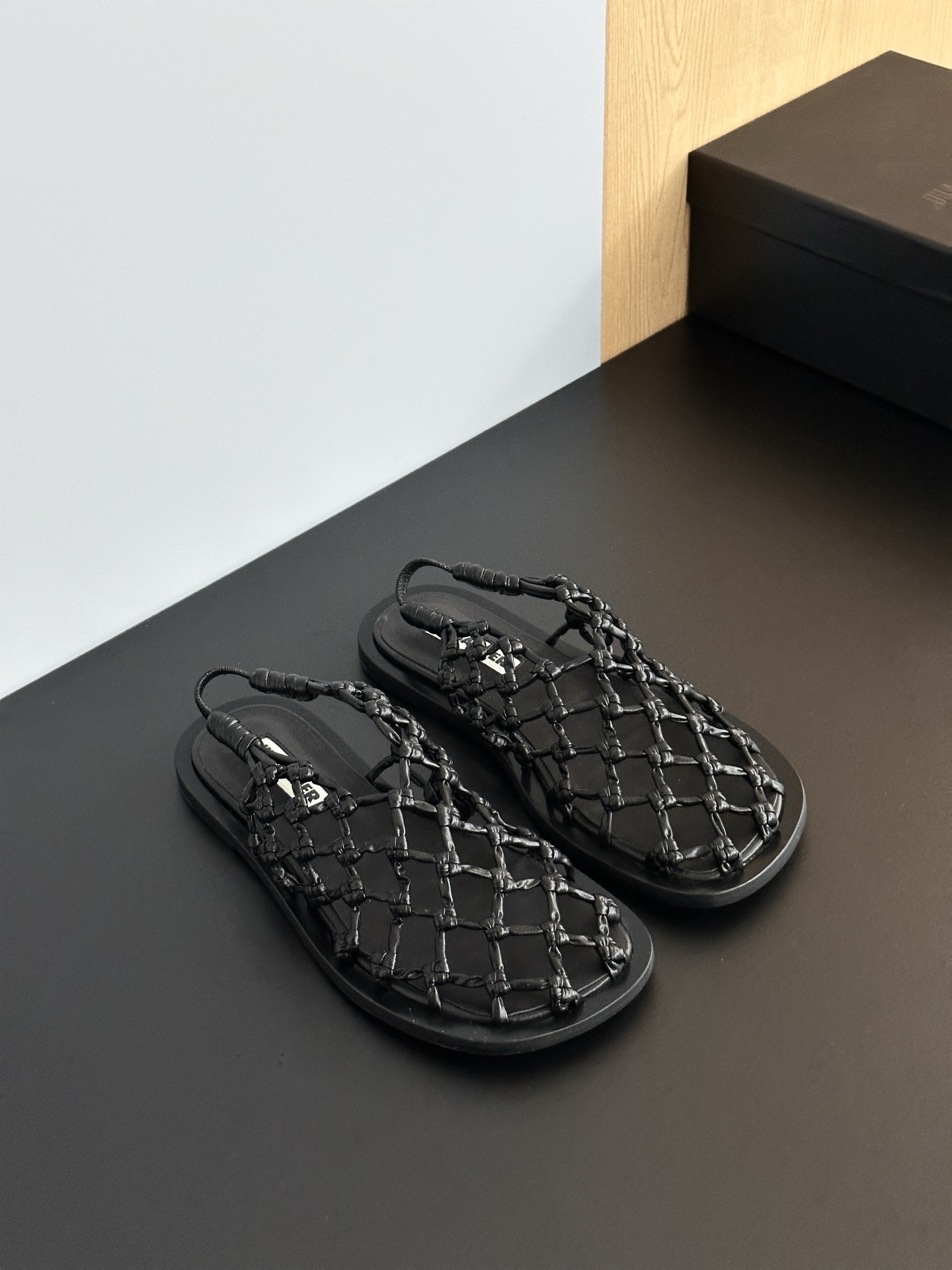 Stylish Crochet Sandals with Soft Sheep Knit Fabric and Real Leather Soles - 图片 4