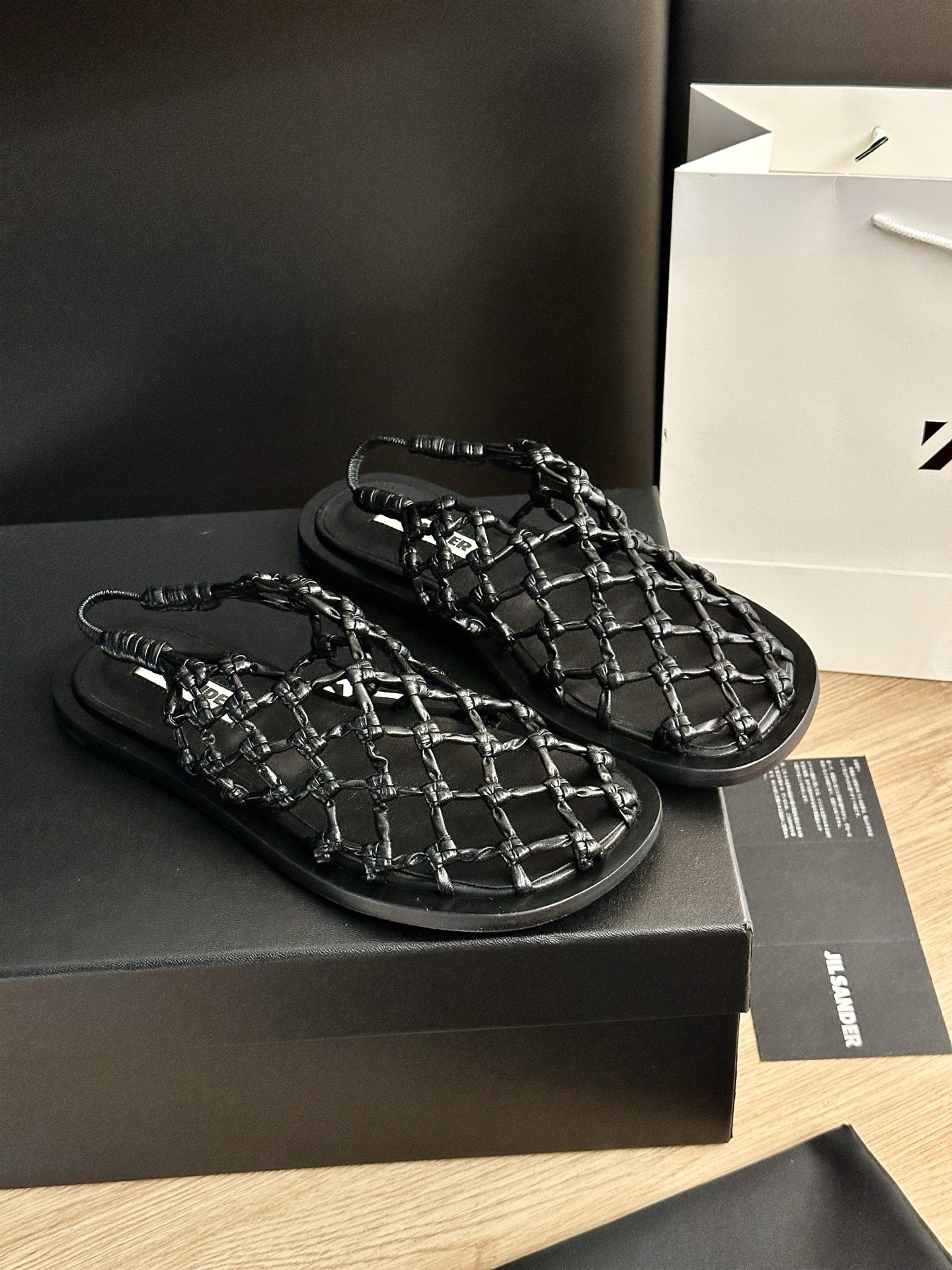 Stylish Crochet Sandals with Soft Sheep Knit Fabric and Real Leather Soles - 图片 3