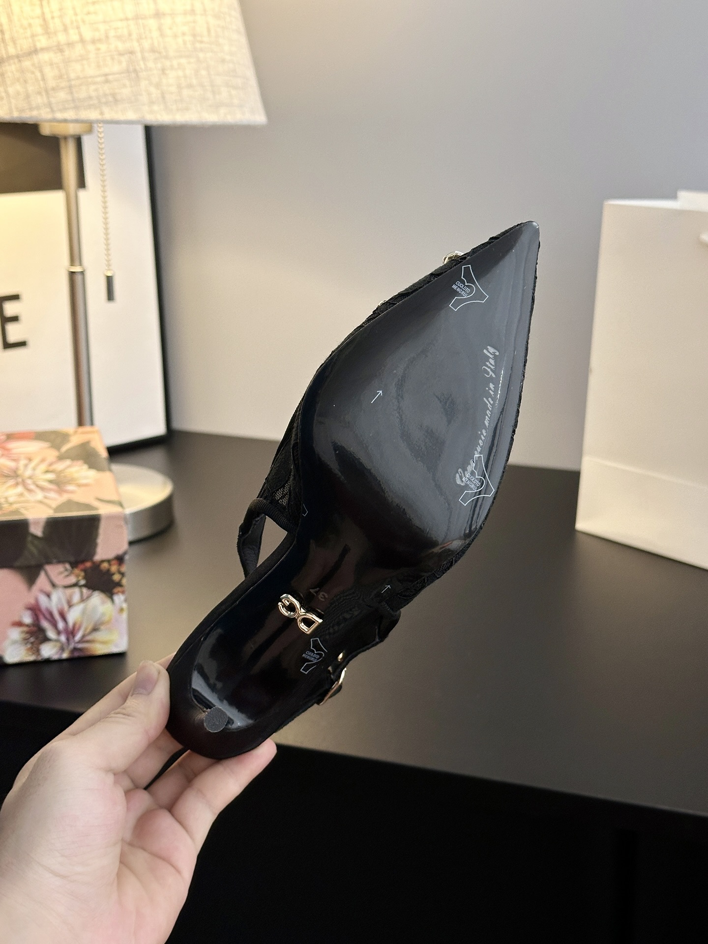 Romantic Sicilian Ambitions: Dolce & Gabbana Lace Shoes Collection - 图片 9