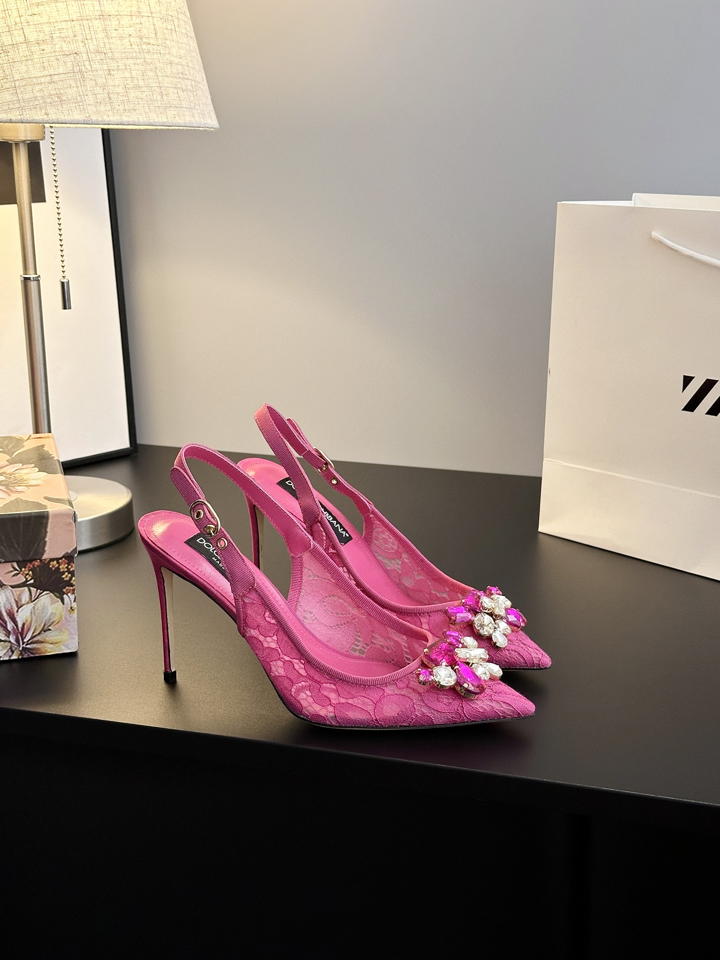 Dolce & Gabbana Lace Shoes: Sicilian Romance in Every Detail - 图片 5