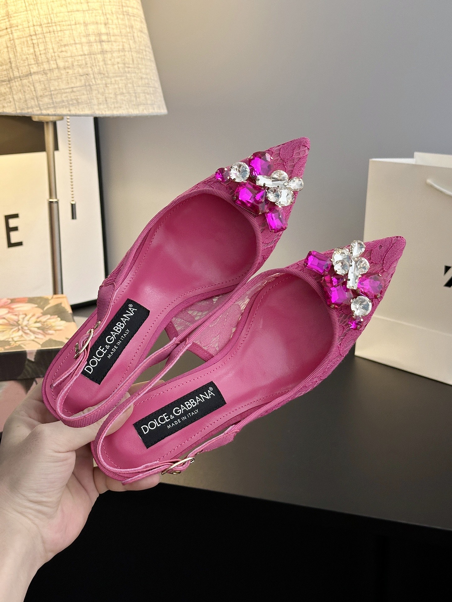 Dolce & Gabbana Lace Shoes: Sicilian Romance in Every Detail - 图片 7