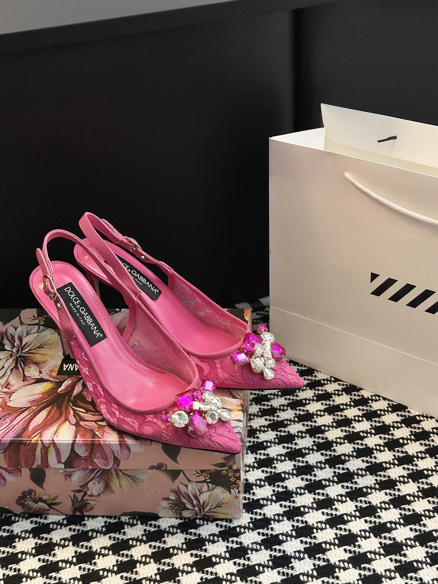 Dolce & Gabbana Lace Shoes: Sicilian Romance in Every Detail - 图片 1