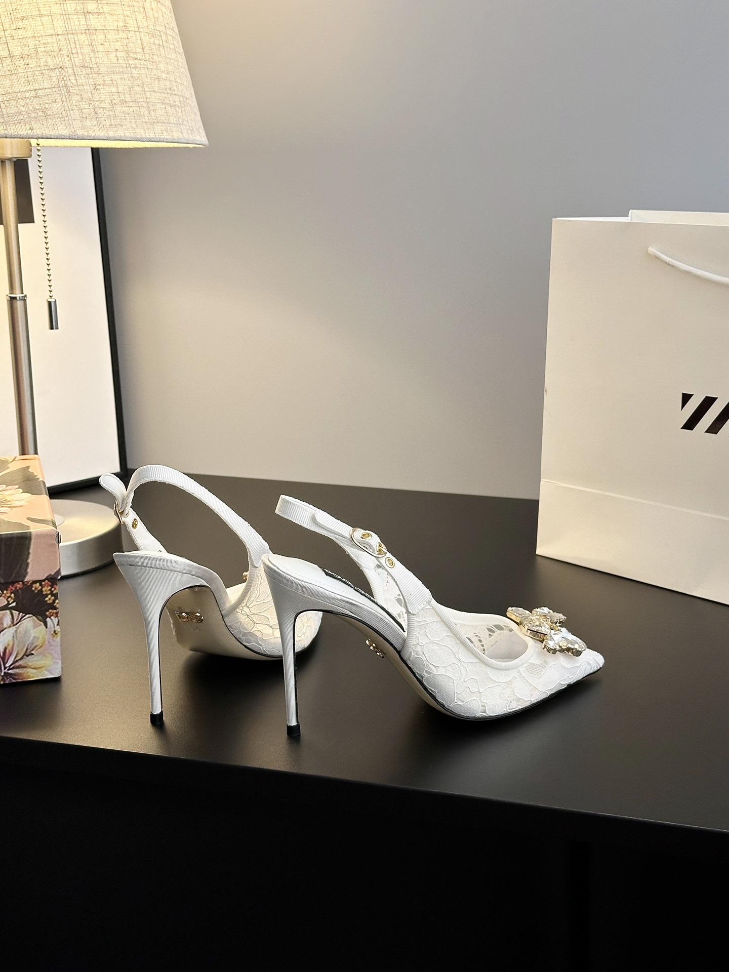 Romantic Sicilian Ambitions: Dolce & Gabbana Lace Shoes for Ambitious Women. - 图片 6
