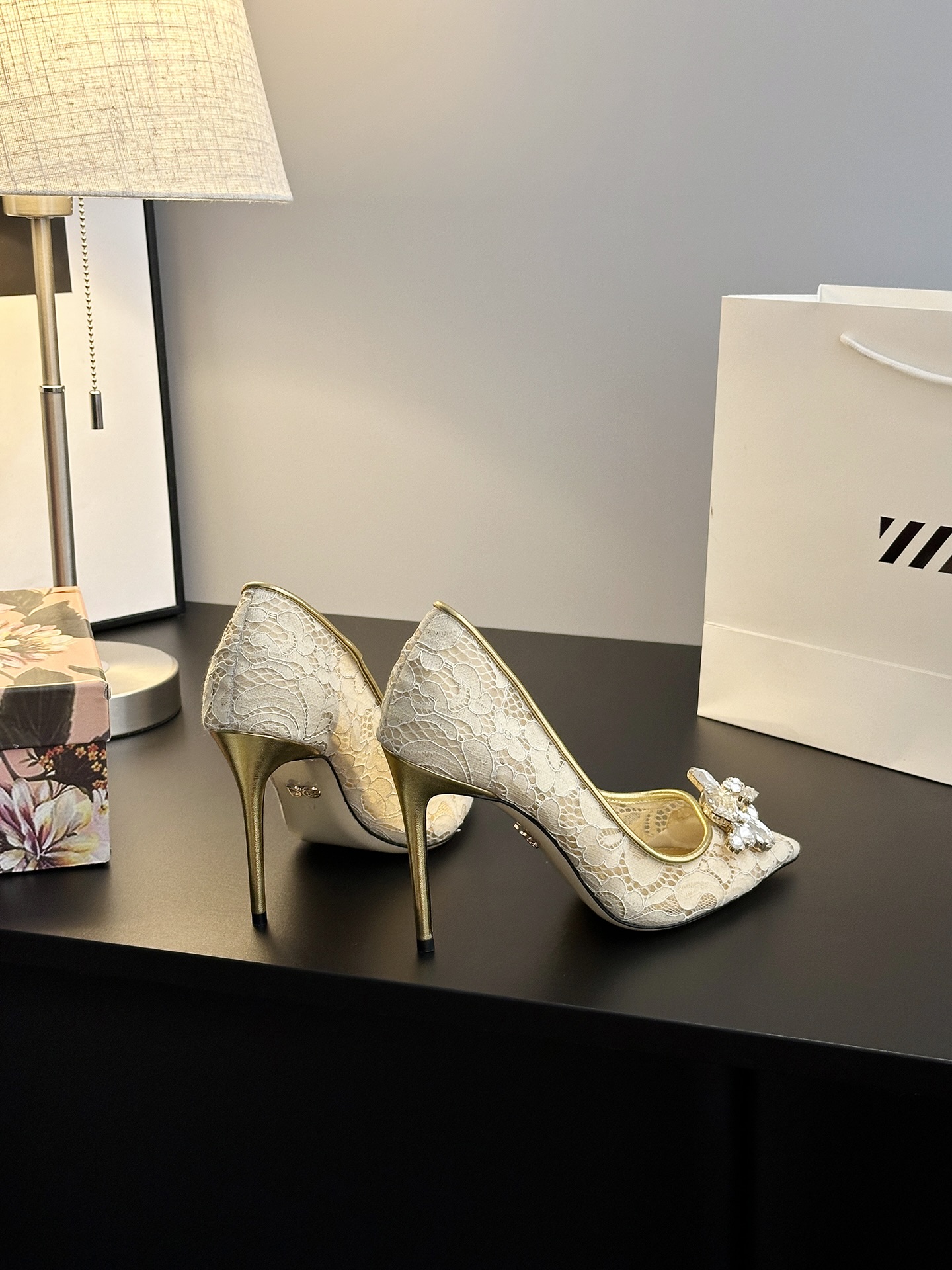 Dolce & Gabbana Lace Shoes: Sicilian Romance in Every Detail - 图片 6