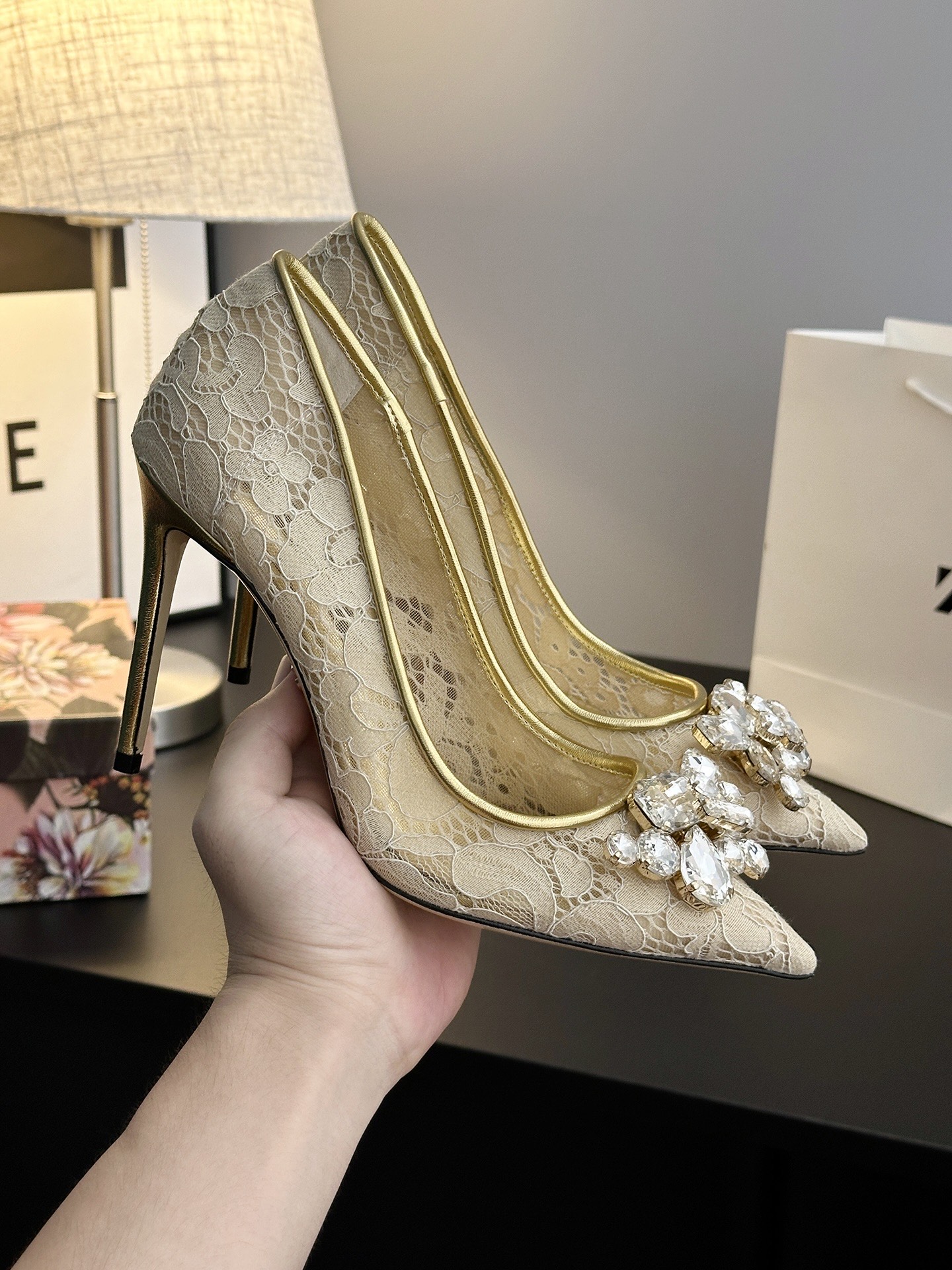 Dolce & Gabbana Lace Shoes: Sicilian Romance in Every Detail - 图片 9