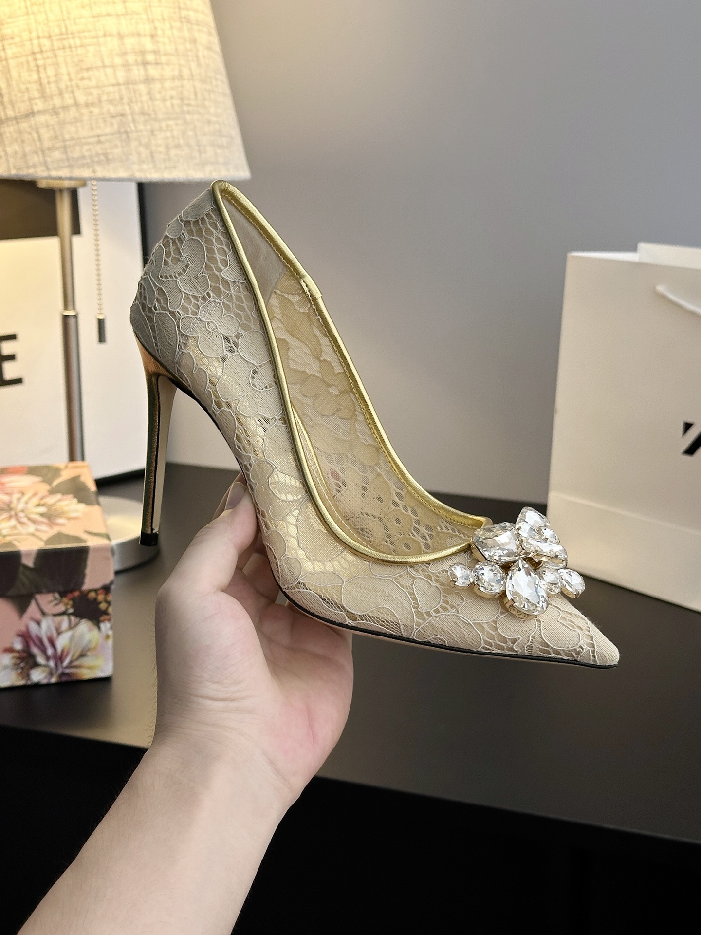 Dolce & Gabbana Lace Shoes: Sicilian Romance in Every Detail - 图片 8