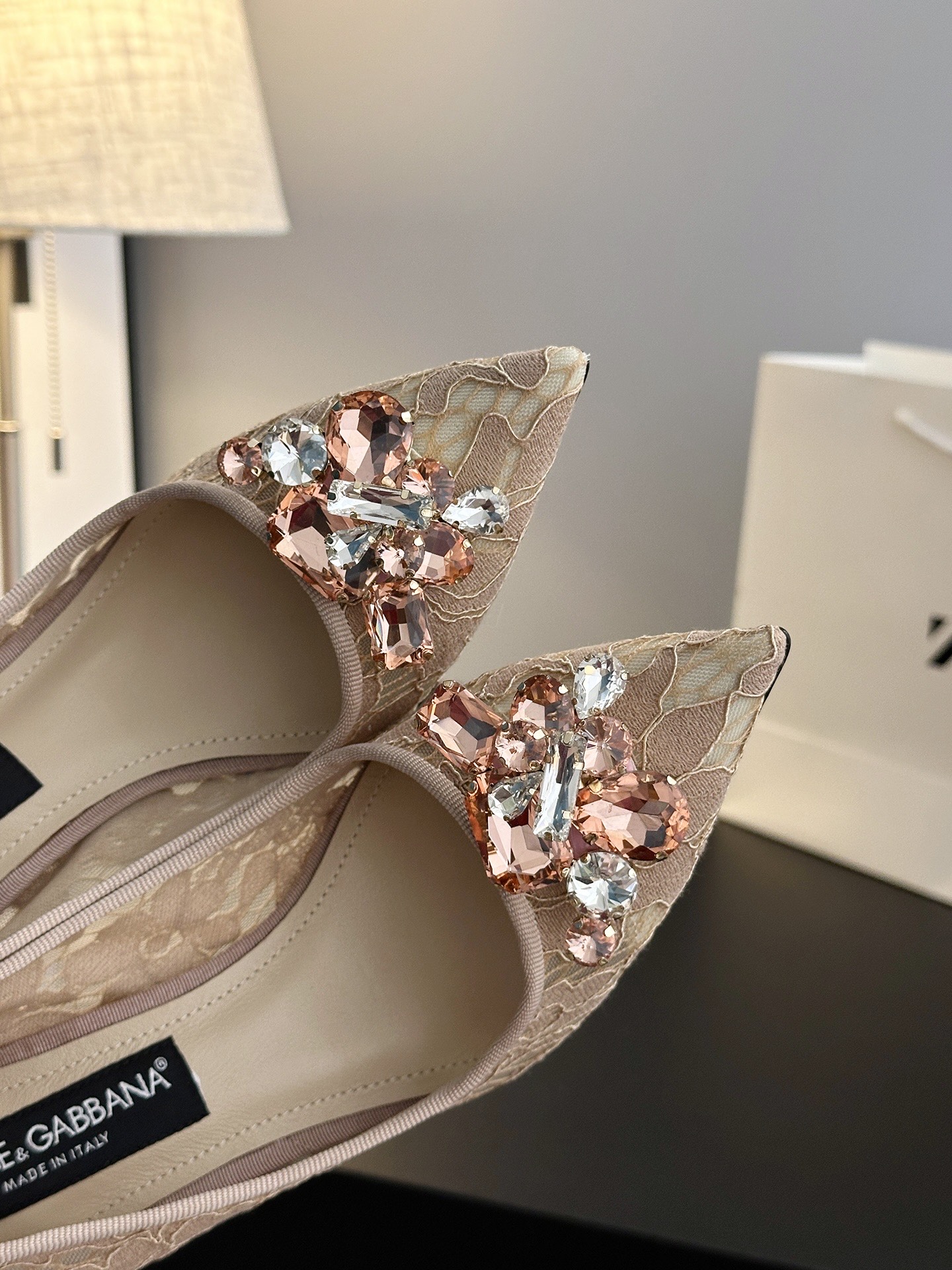 Dolce & Gabbana Lace Shoes: Sicilian Romance in Every Detail - 图片 9