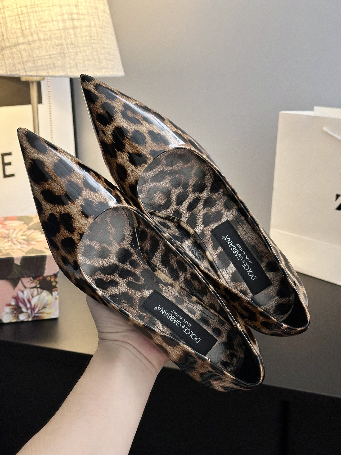 Dolce & Gabbana Shoes: Elegant, Sharp Cuts, High Quality Materials, Timeless Classics - 图片 8