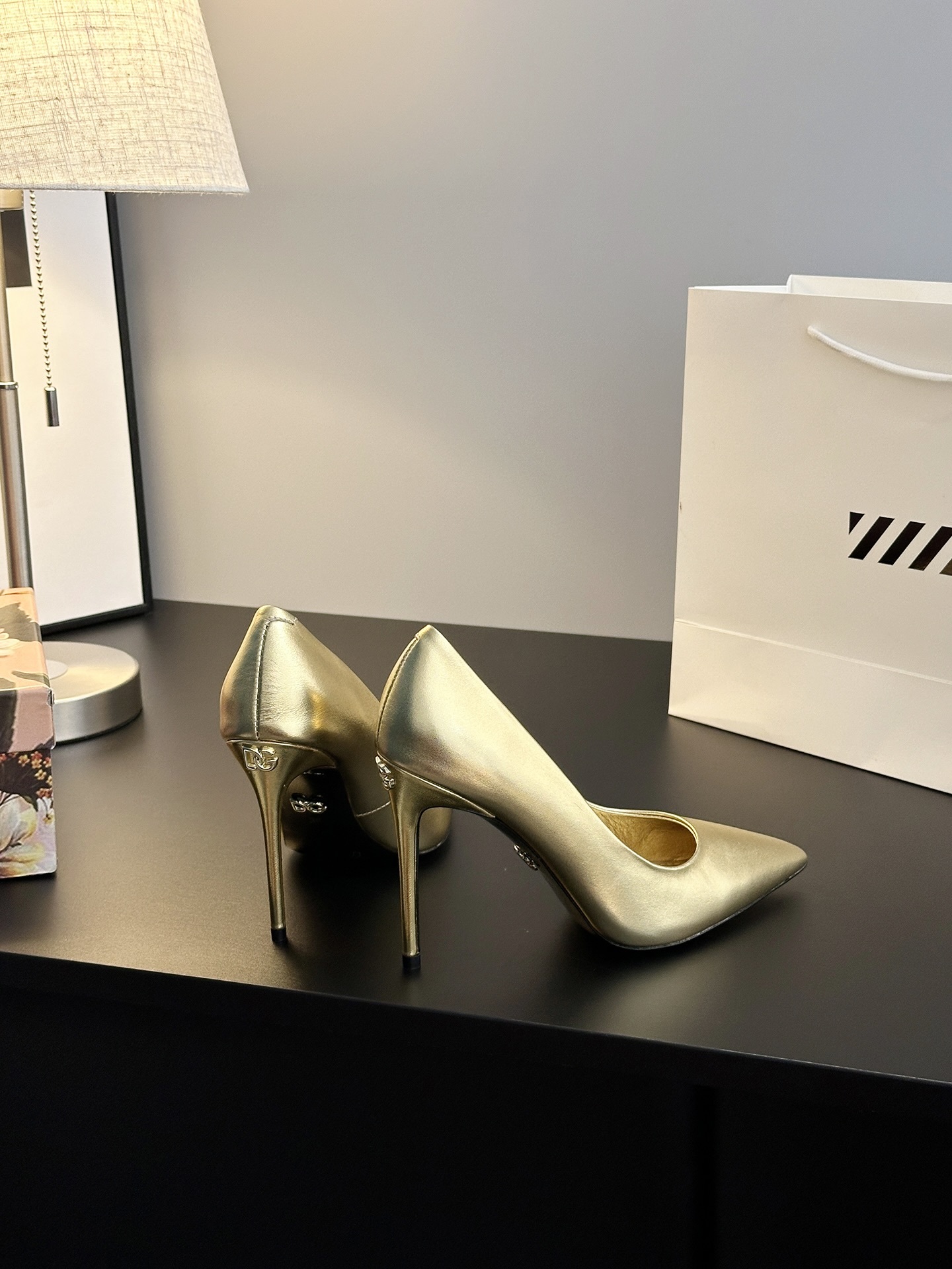 Dolce & Gabbana Shoe Collection: Elegant, Sharp, Timeless Design in Various Colors - 图片 6