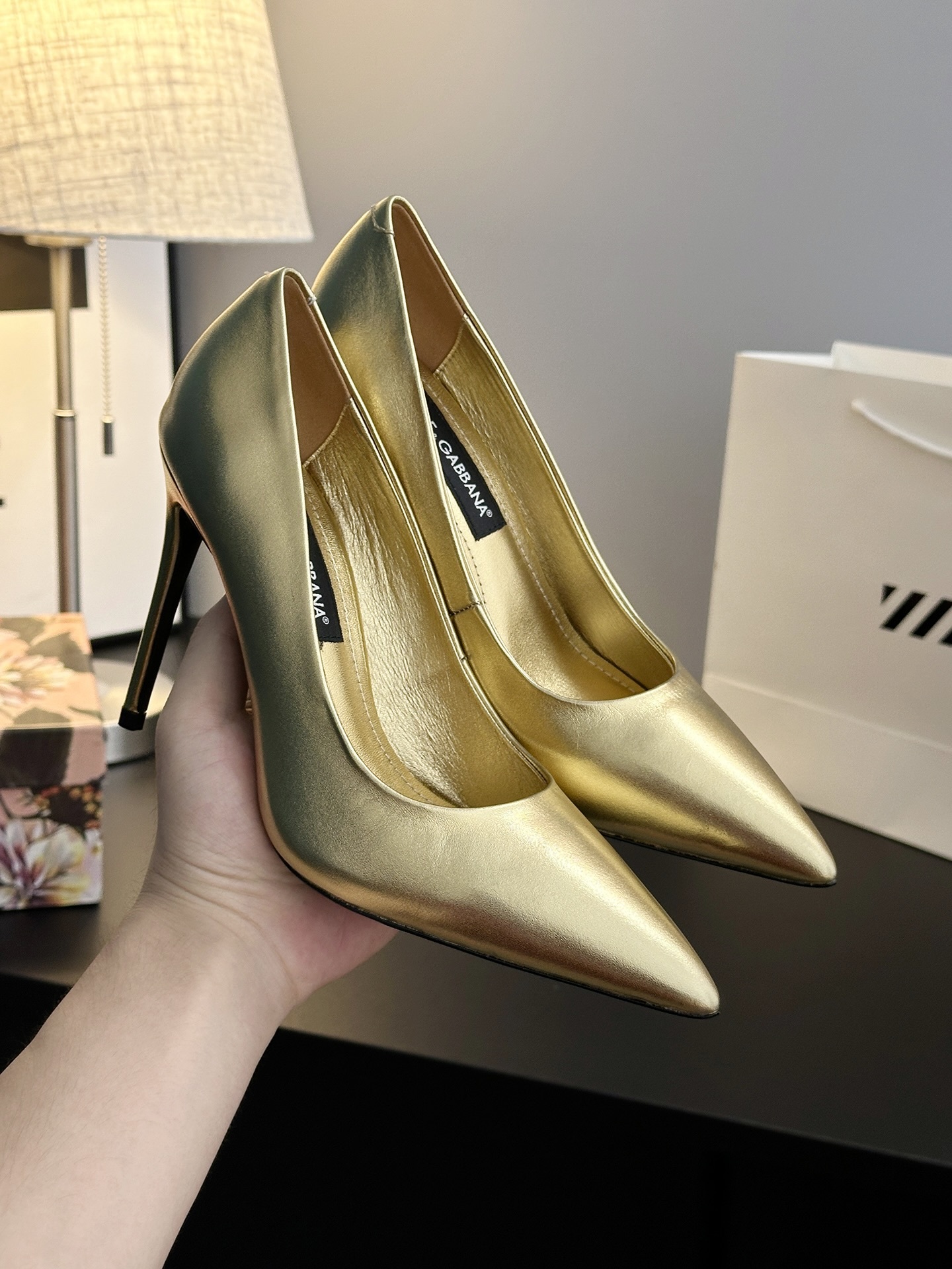 Dolce & Gabbana Shoe Collection: Elegant, Sharp, Timeless Design in Various Colors - 图片 7