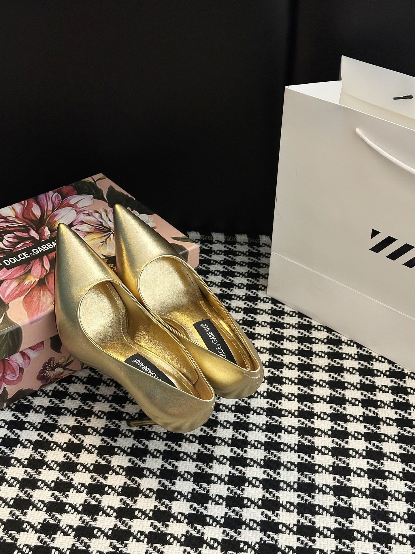 Dolce & Gabbana Shoe Collection: Elegant, Sharp, Timeless Design in Various Colors - 图片 5