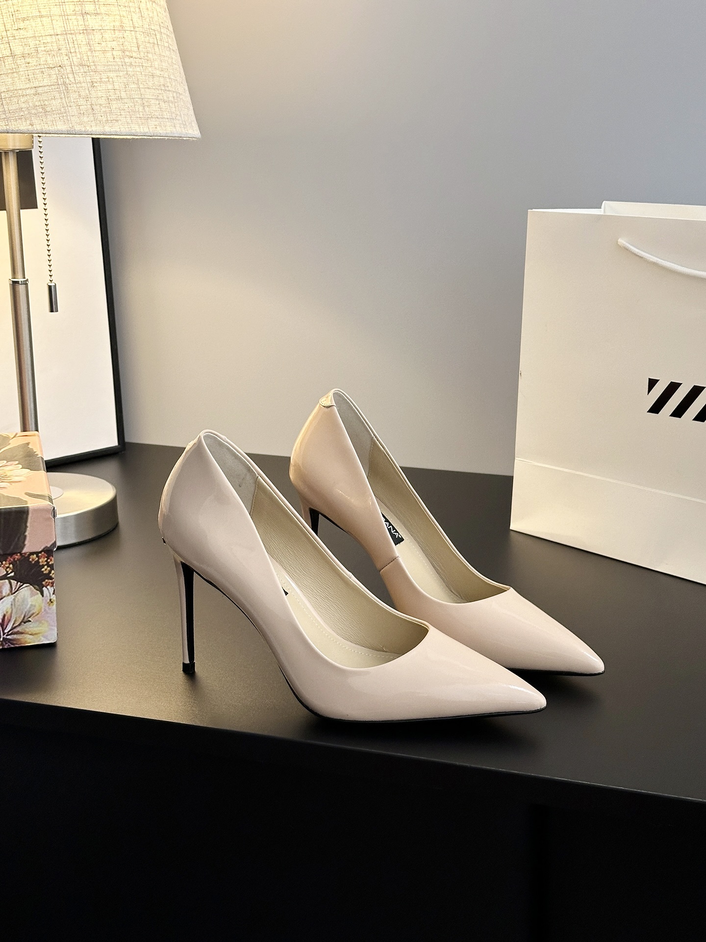 Dolce & Gabbana Shoes: Elegance, Sharpness, and Timeless Style - 图片 1