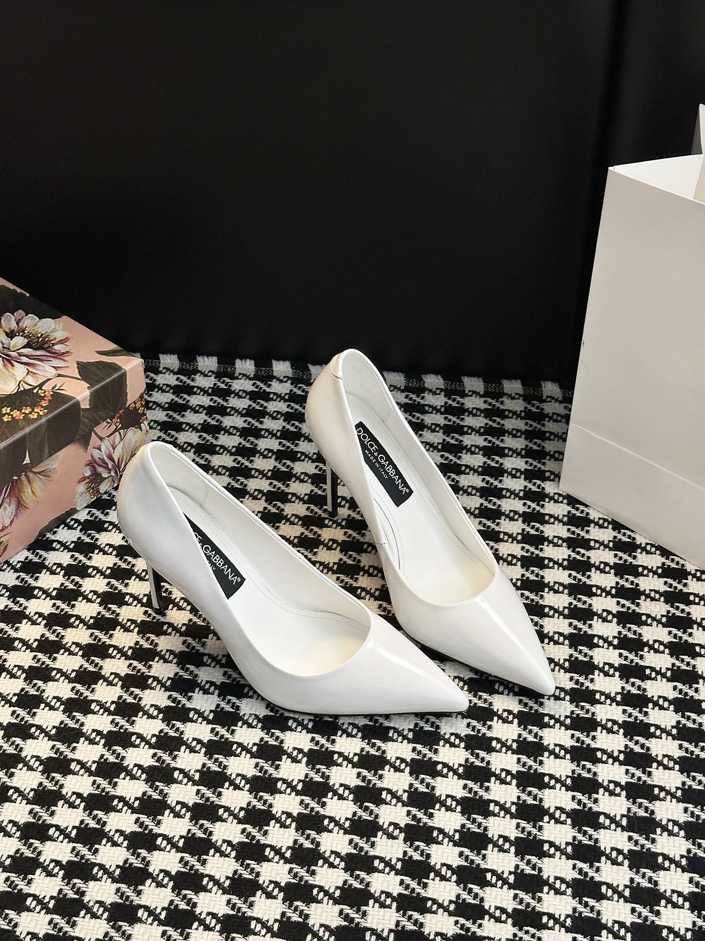 Dolce & Gabbana Shoes: Elegant, Sharp, and Timeless High Heels for Every Occasion - 图片 1