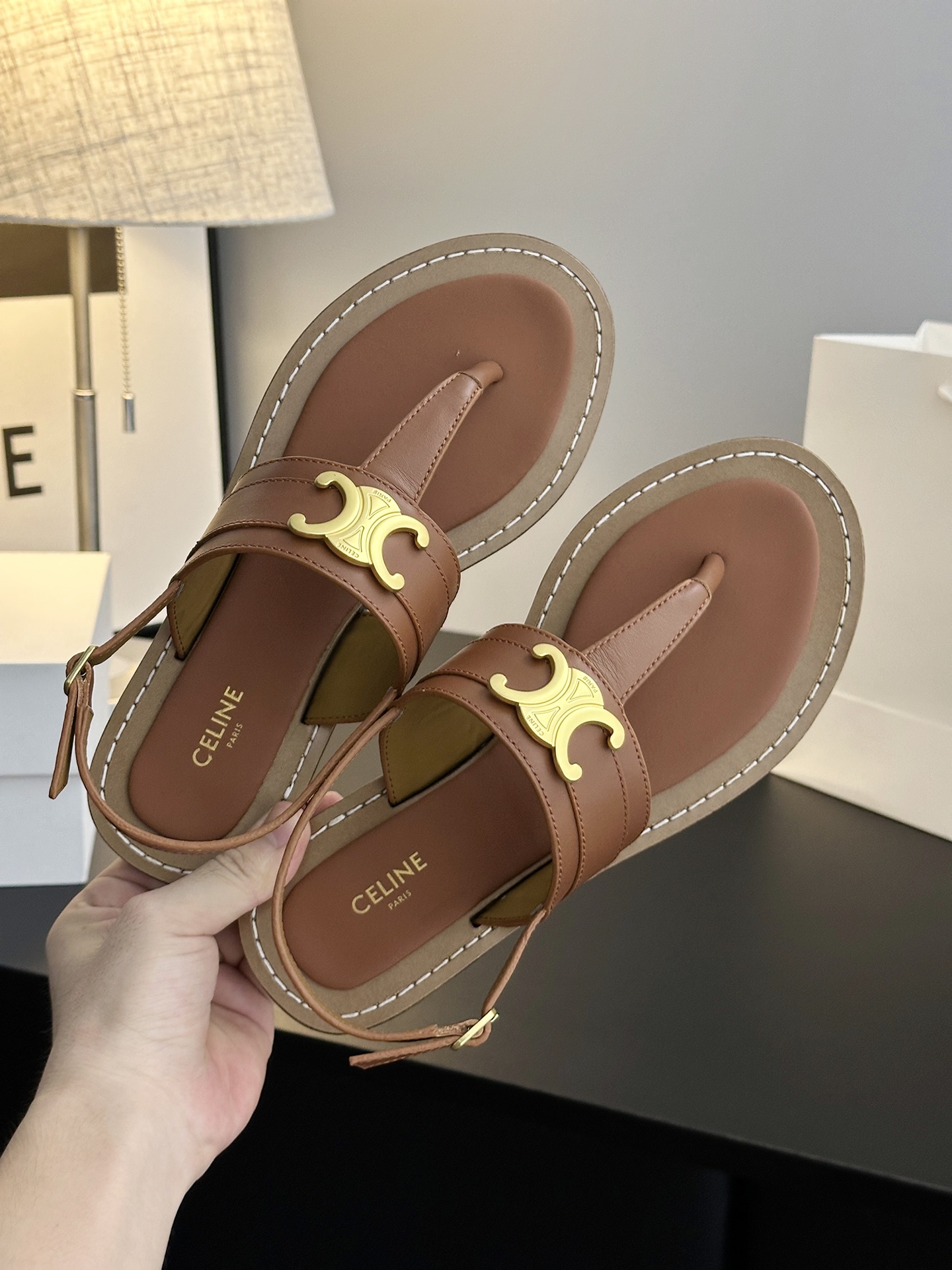 CELINE SS’s New Phylin Bullet Romans: Premium Leather Shoes Collection - 图片 6