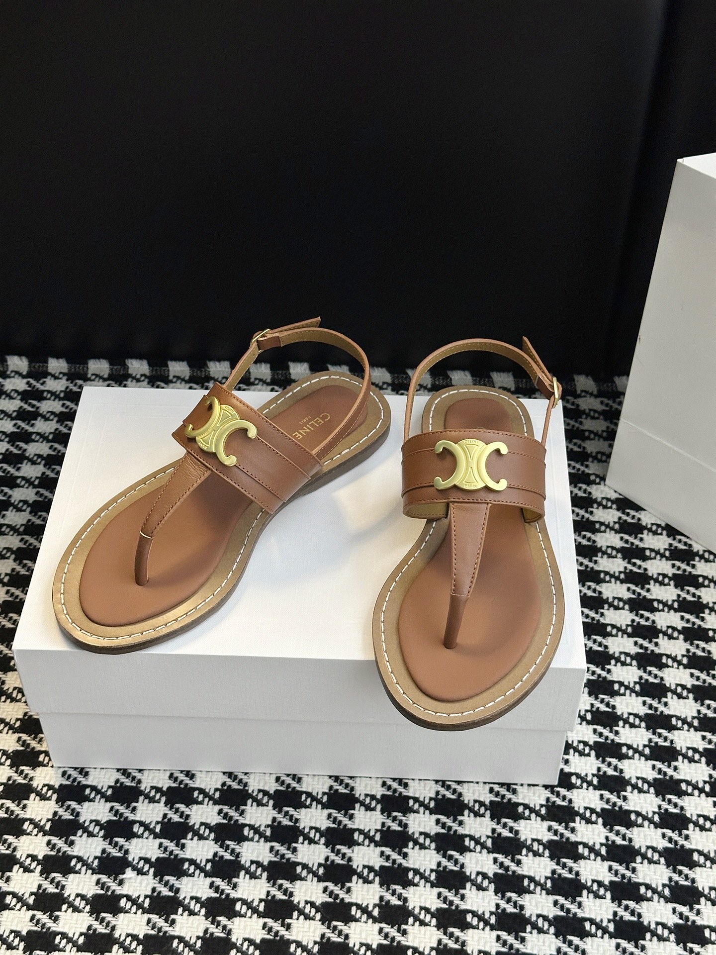 CELINE SS’s New Phylin Bullet Romans: Premium Leather Shoes Collection - 图片 2
