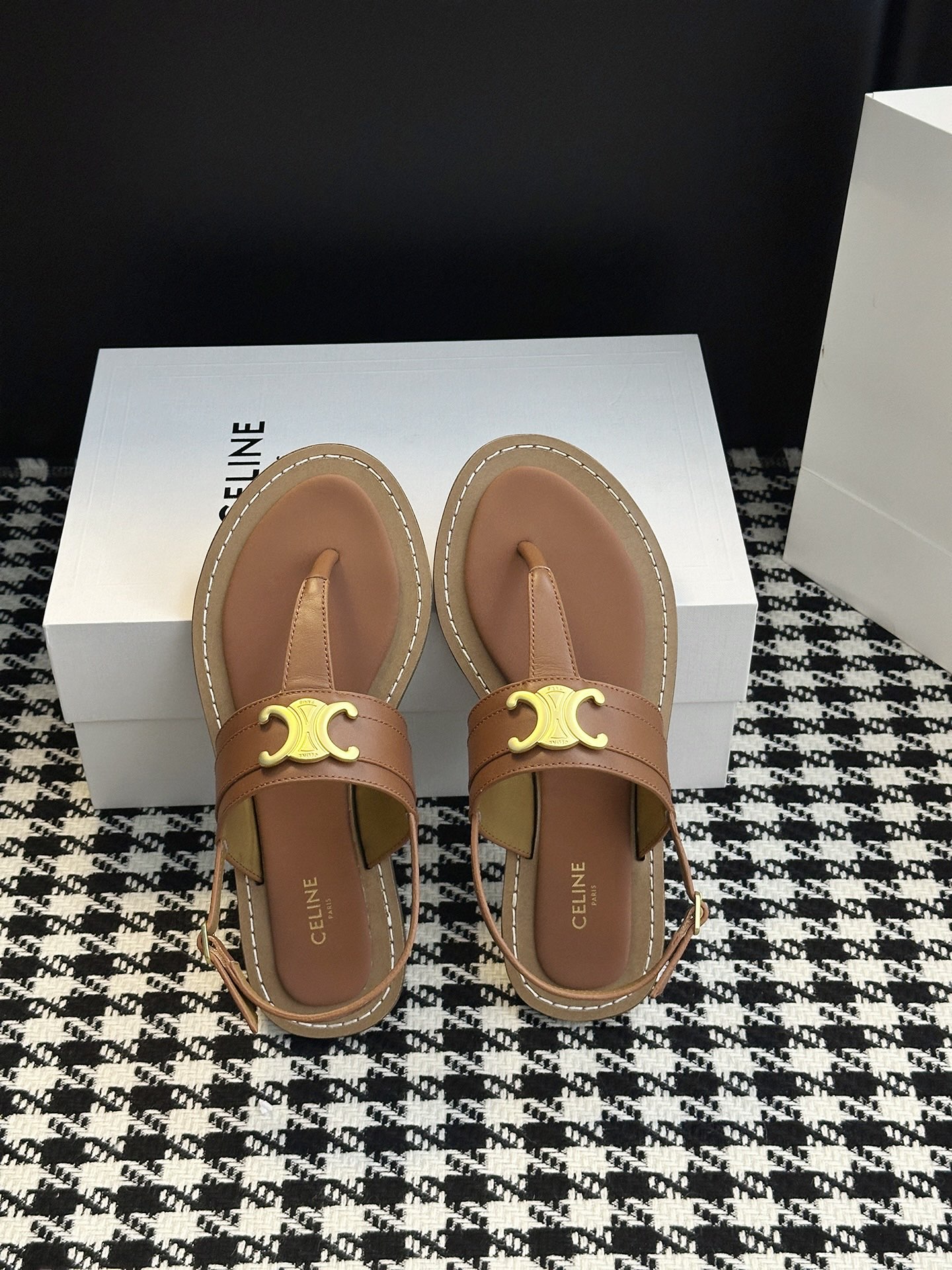 CELINE SS’s New Phylin Bullet Romans: Premium Leather Shoes Collection - 图片 3