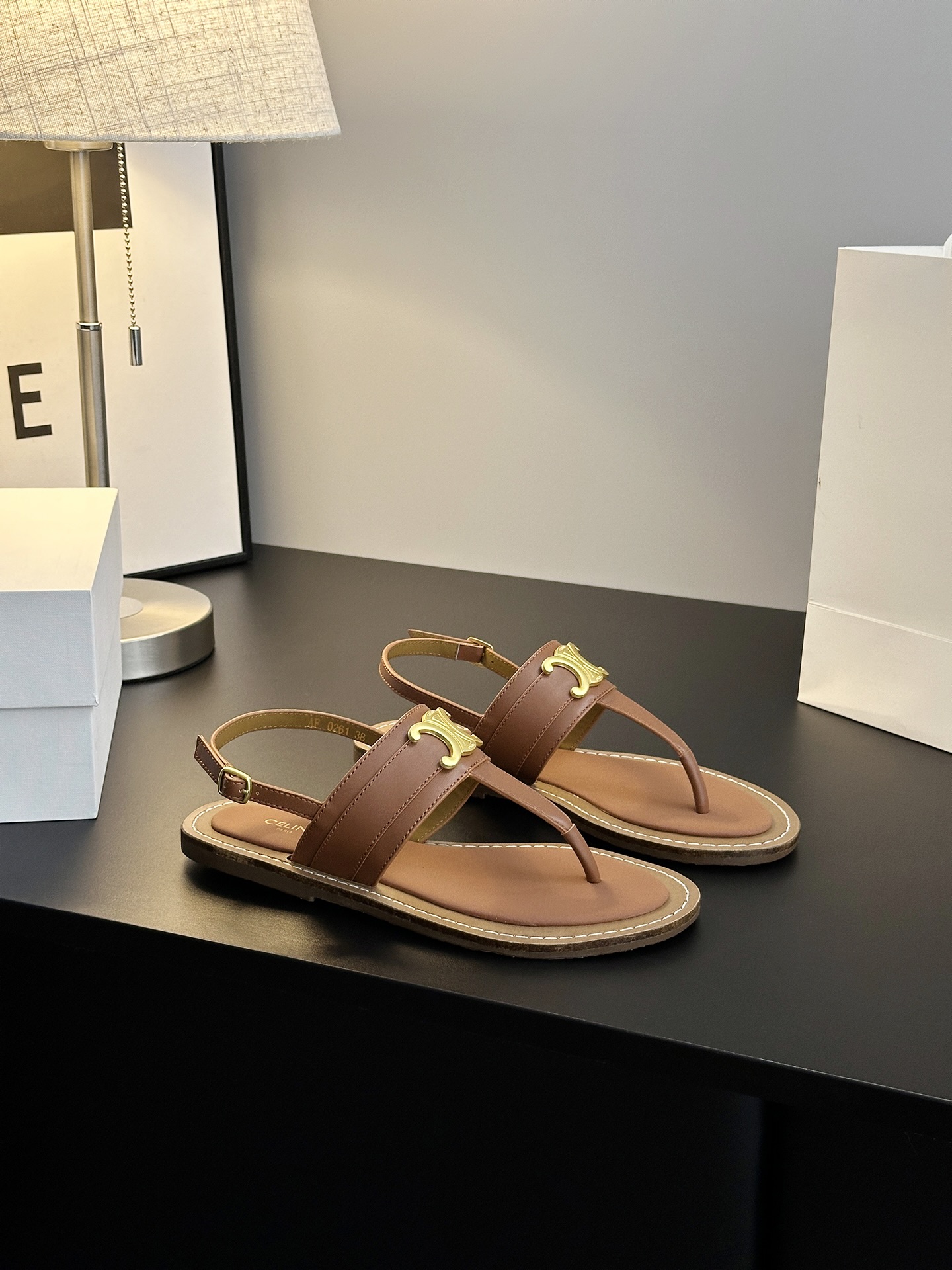 CELINE SS’s New Phylin Bullet Romans: Premium Leather Shoes Collection - 图片 5