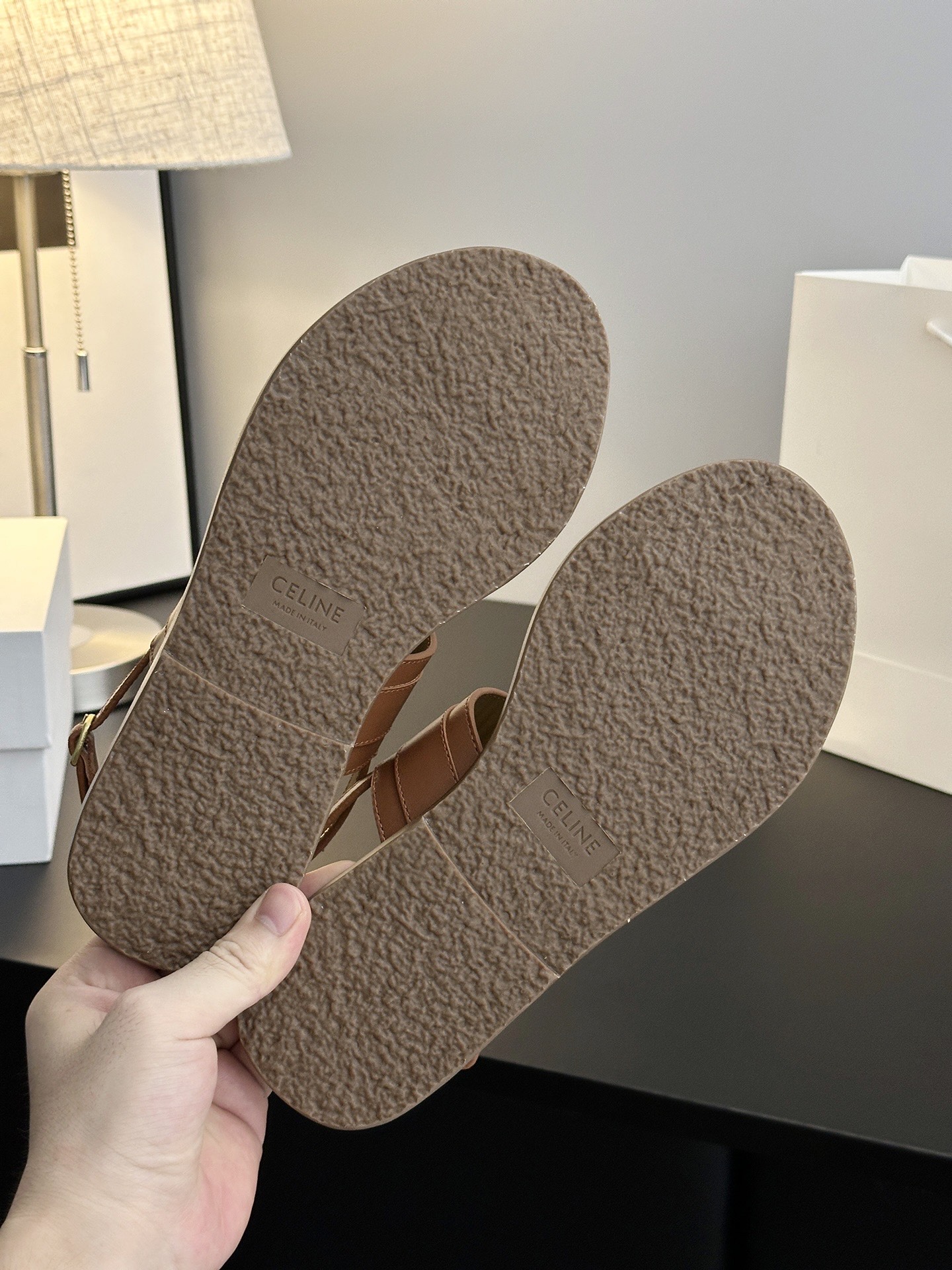 CELINE SS’s New Phylin Bullet Romans: Premium Leather Shoes Collection - 图片 9