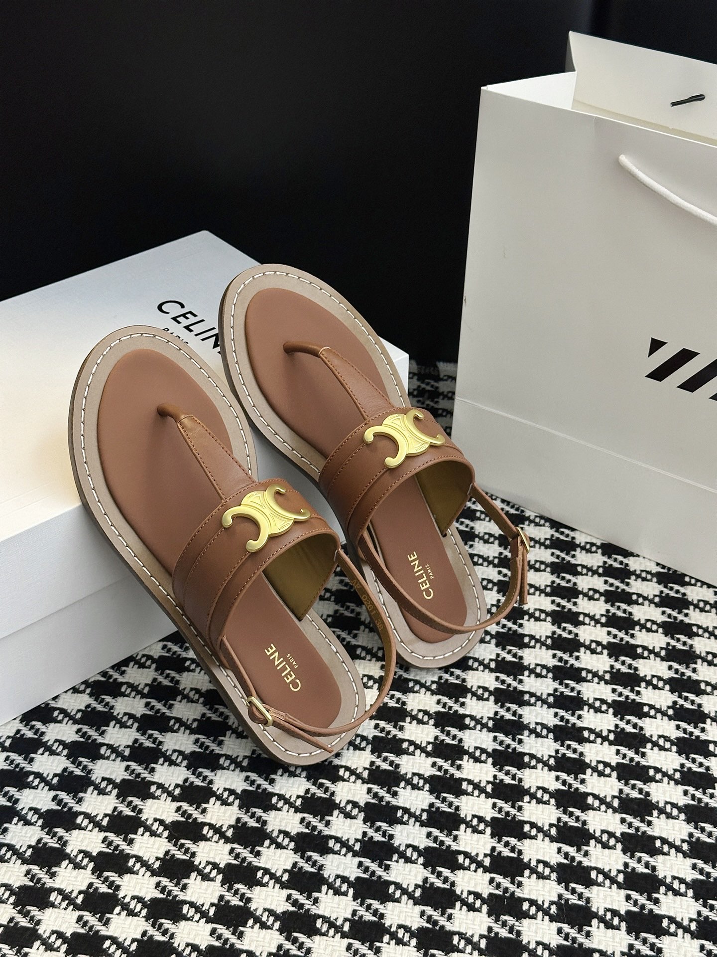 CELINE SS’s New Phylin Bullet Romans: Premium Leather Shoes Collection - 图片 4