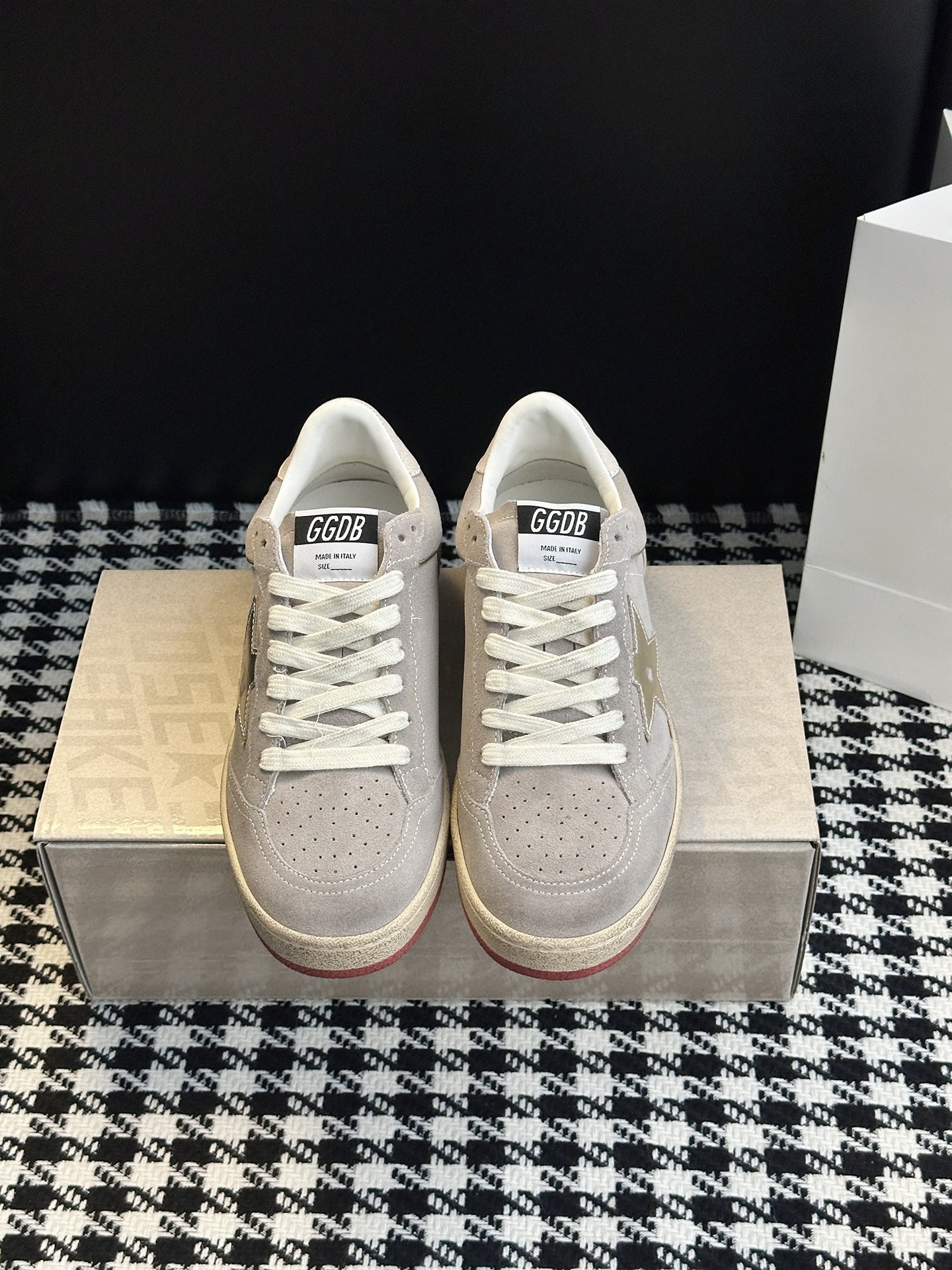 NO:544924,【Little dirty shoes】Back to classic, minimalist style. Ball Star shoes are simple, pure white background colliding with colorful tails, giving summer light texture and revealing slack charm. Upper material top layer cowhide inner material sheepskin large sole original rubber combination sole optional size 35-40 (40 custom made without return or exchange), casual shoes/sports shoes, sneakers, cowhide, sheepskin19860909【小脏鞋】 回溯经典,极简出型.Ball Star 鞋型简约,纯白底色碰撞多彩鞋尾,赋予夏日轻盈质感,展露松弛魅力 鞋面材质头层牛皮 内里材质羊皮 大底材质原版橡胶组合底 可选码数35-40（40定做不退换）,休闲鞋/运动鞋,sneakers,cowhide,sheepskin,Women's Shoes