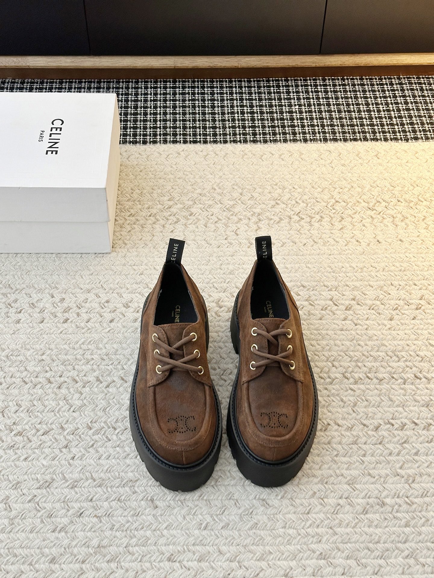 NO:785750,[New Derby Shoes] No pressure in and out of the counter, heavy-duty version, refuse to look at fake low-quality goods. Original last type, debugged N times, this upper foot is absolutely Vintage, full of retro flavor. Upper material, first layer, imported cow suede, lining material, calfskin, sole material, genuine leather midsole, original rubber sole, shoe size 35-40 (40 customized, non-refundable), loafers, loafers, cowhide19860909【新款德比鞋】进出专柜无压力,重工版,拒绝一眼假low货 原版楦型,调试N次、这款上脚绝对Vintage复古风味十足鞋面材质头层进口牛反绒鞋里材质小牛皮 鞋底材质真皮中底,原版橡胶底 鞋码35-40(40定做不退换),乐福鞋,loafers,cowhide,Women's Shoes