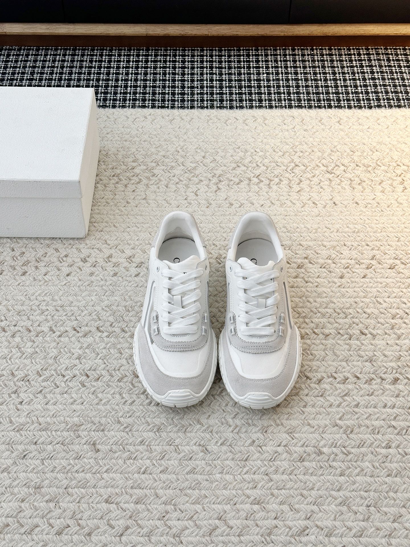 NO:785691,The three-dimensional large logo of couple's sneakers comes with a high-end cabinet-level replica!  The homologous CD dad shoes have a three-dimensional CD logo + hot-stamped letters on the heel, and even the stitching is reproduced with counter craftsmanship. The shoe shape is as smooth as a work of art. The top layer of leather + punched and breathable design makes the foot feel soft and elastic without getting sweaty; the thick sole hides 'increased height'  buff”, instant long-legged star shoe upper material first layer cowhide shoe lining material mesh sole material original molded rubber outsole shoe size choose women’s 35-40 [female 40 customization] men’s 39-45 [45 customization], casual shoes/sports shoes, sneakers, cowhide19860909情侣款运动鞋立体大标自带高级感柜级复刻！同源CD老爹鞋立体 CD 标 + 后跟烫印字母,连车线都复刻专柜工艺鞋型流畅如艺术品,头层皮革 + 冲孔透气设计,脚感软弹不闷汗；厚底暗藏 “增高 buff”,秒变长腿星人鞋面材质头层牛皮鞋里材质网布鞋底材质原版开模橡胶大底鞋码选购女款35-40【女40定制】男款39-45【45定制】,休闲鞋/运动鞋,sneakers,cowhide,Women's Shoes