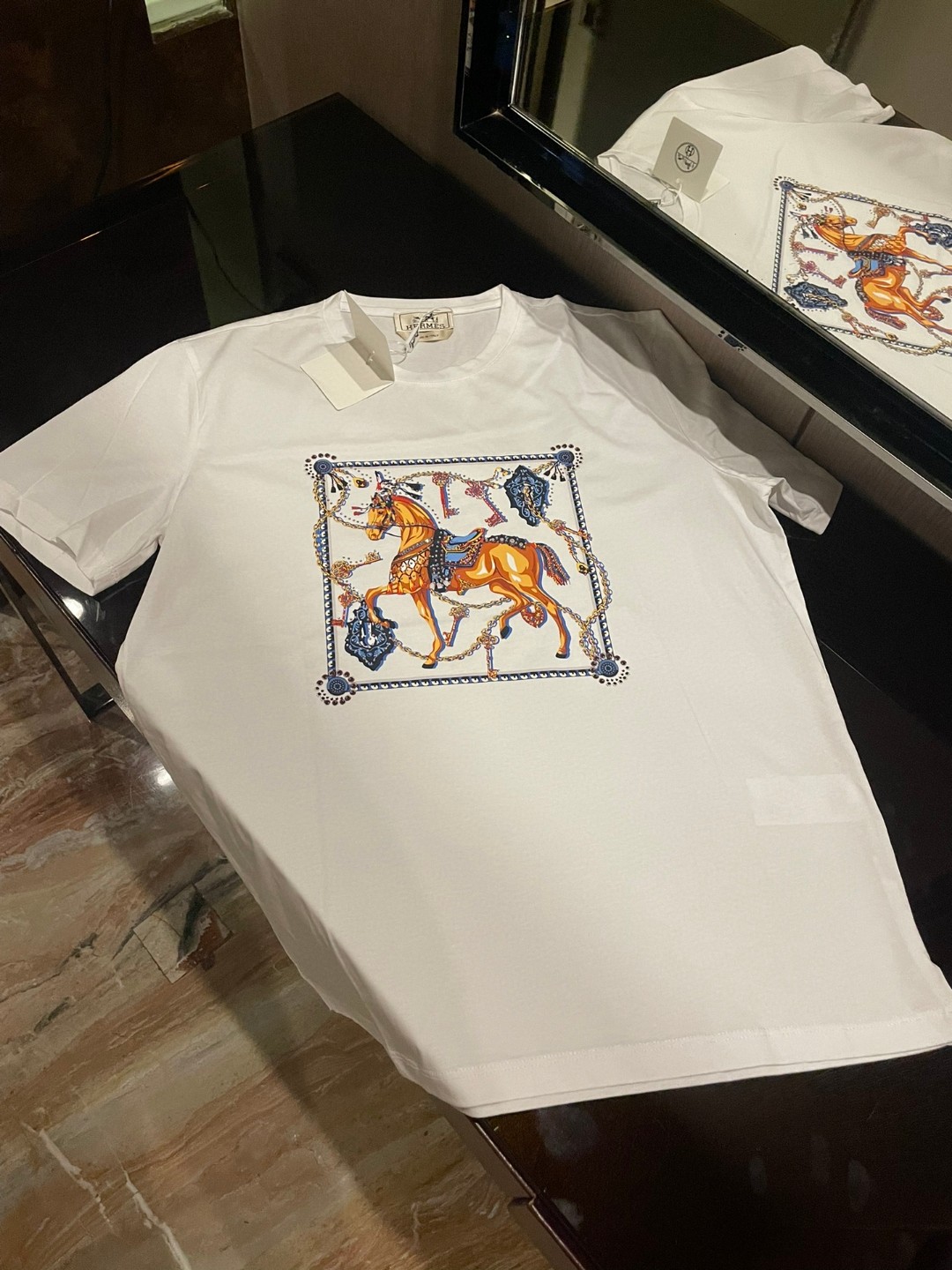 Hermes Boutique
 Vêtements T-Shirt Noir Blanc Hommes Coton mercerisé Fashion Manches courtes