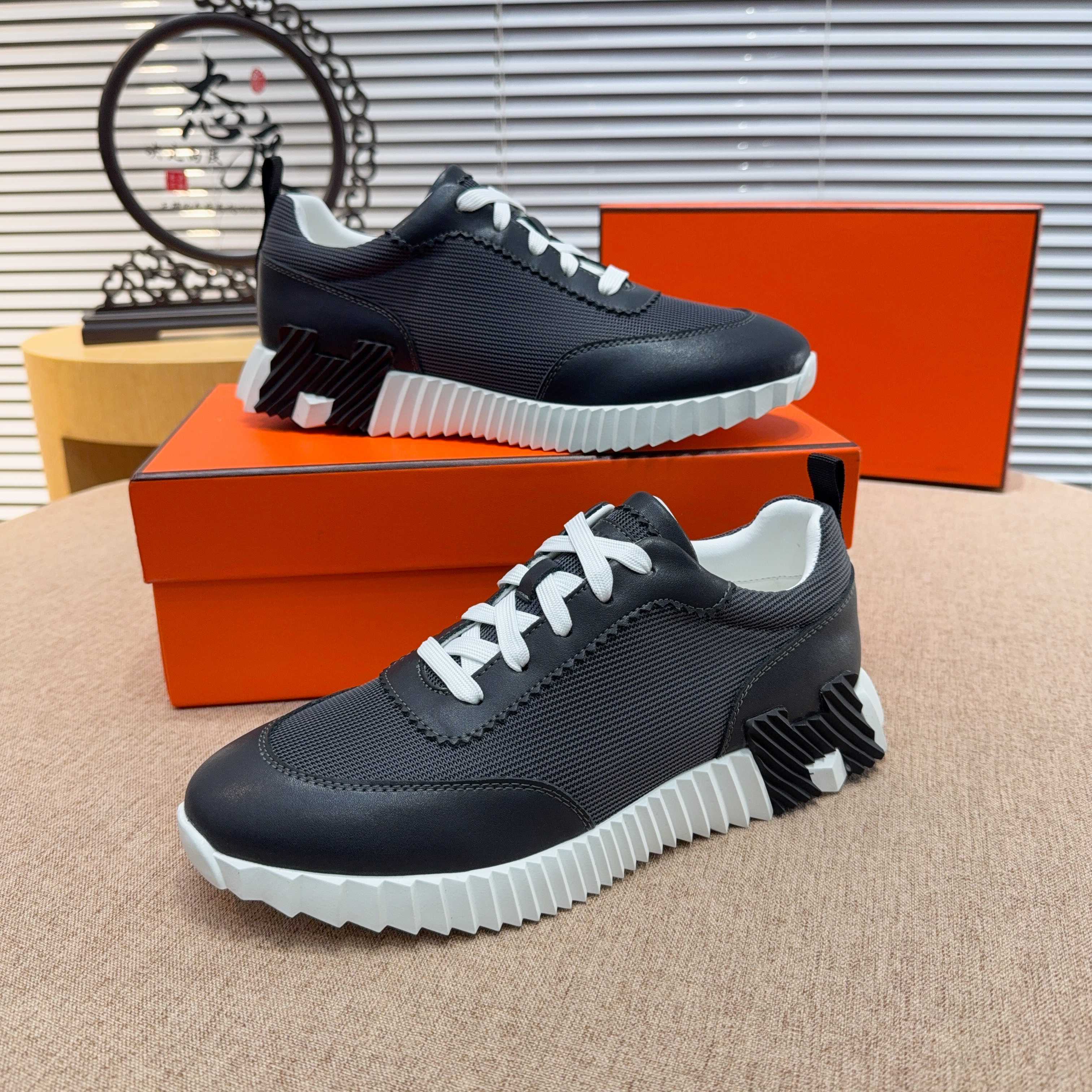 出厂价280【【爱马仕 HERMES】】（高端)  新款🍀 HERMES——顶级版本！选用进口原版牛皮，内里头层舒适！原版耐磨橡胶发泡大底！高品质精品！码数38-45（45定做)