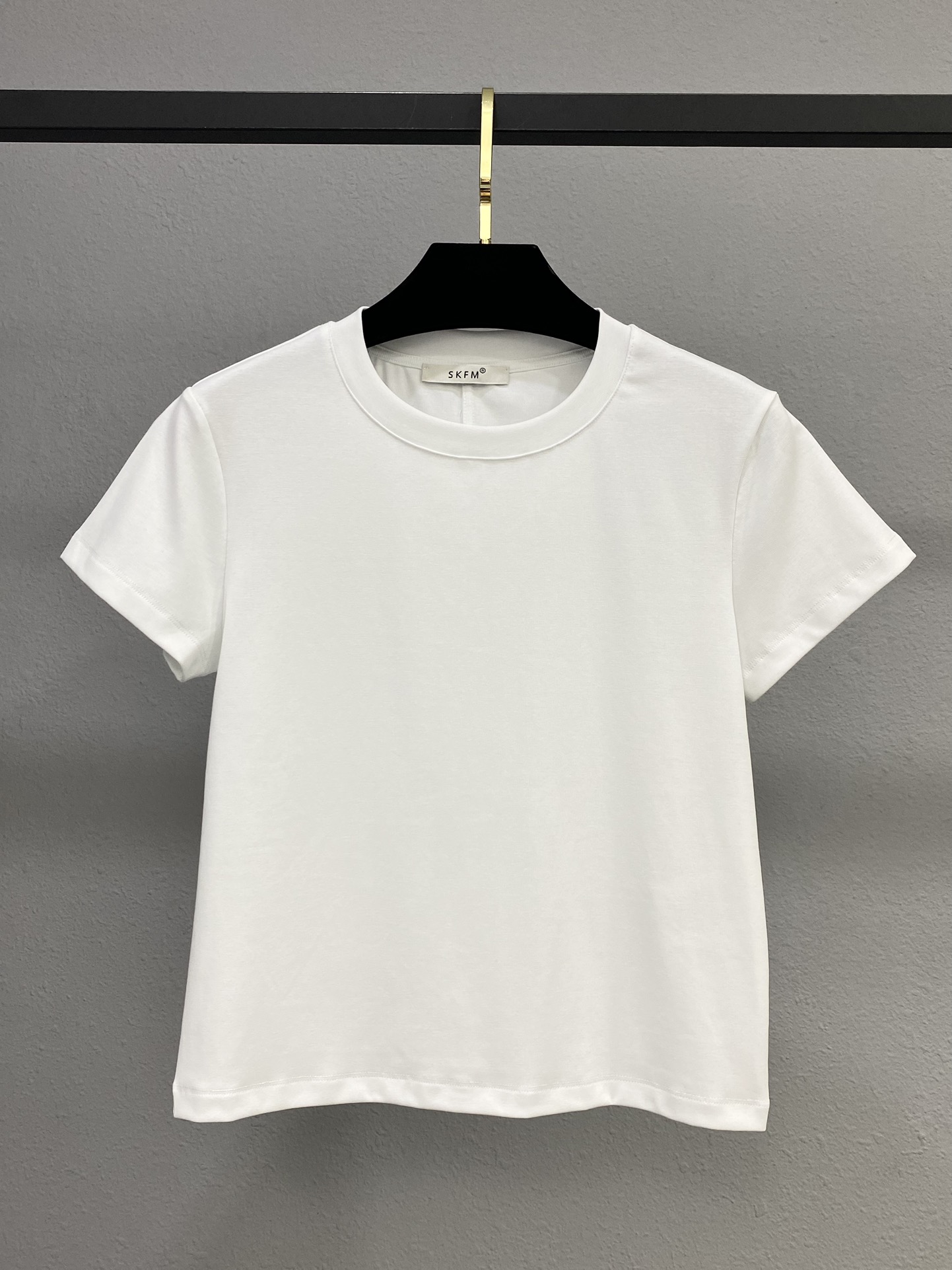 High-Quality Women’s Clothes with Original Packaging, YS25/New. Net T-Shirt in Short-Winded Design - 图片 1