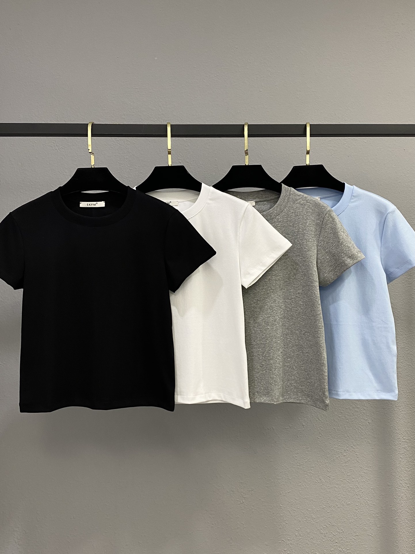 High-Quality Women’s Clothes with Original Packaging: YS25/New.Net T-Shirt, Short-Winded Design, SML.