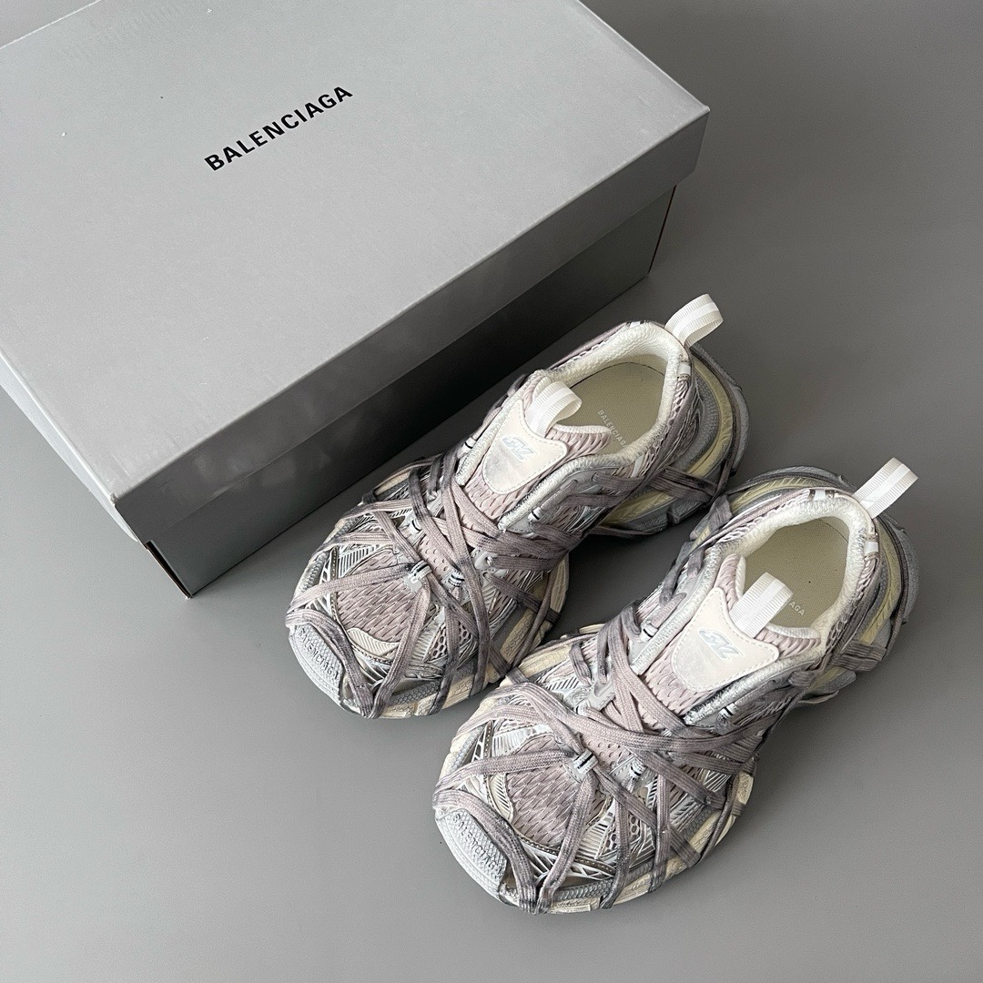💰520
巴黎世家绑带款Baelnciaga X3L EXTREEM LACE作为2023夏春系列的新品登陆这,也是不少朋们友在这季最想入手的单和品球鞋。作为品牌在 23SS 推出的新一老代爹鞋,款新的 3X L继承了前辈 Baelncigaa Runner 的复古设跑计语言,并加入更了具识别度的线以条及独特的鞋带造型,强烈的做旧效,果则延续了 Baelncaiga 最为招牌的鞋球设计元素,而且据在说脚感上,这款 X3L 做到了前几代老爹鞋都无法企的及轻量化以及极佳的舒适脚感。
尺码:35 36 37 38 39 40 41 42 43 44 45 46