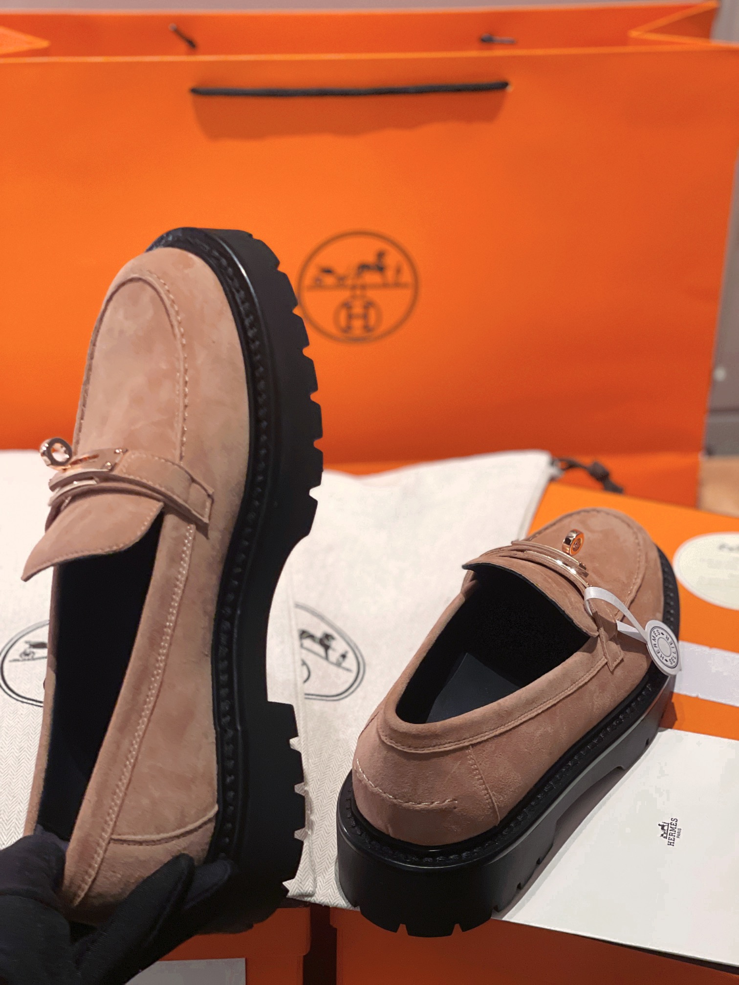 Hermes LCoNe Loafers: Classic Style with Kelly Buckle & Premium Leather 9 i1730972555 395 2