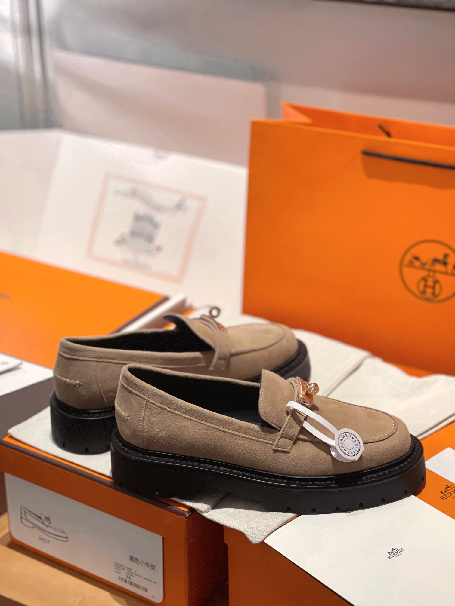 Hermès LCoNe Loafers: Classic Style with Kelly Buckle & Premium Leather 7 i1730974212 7255 3
