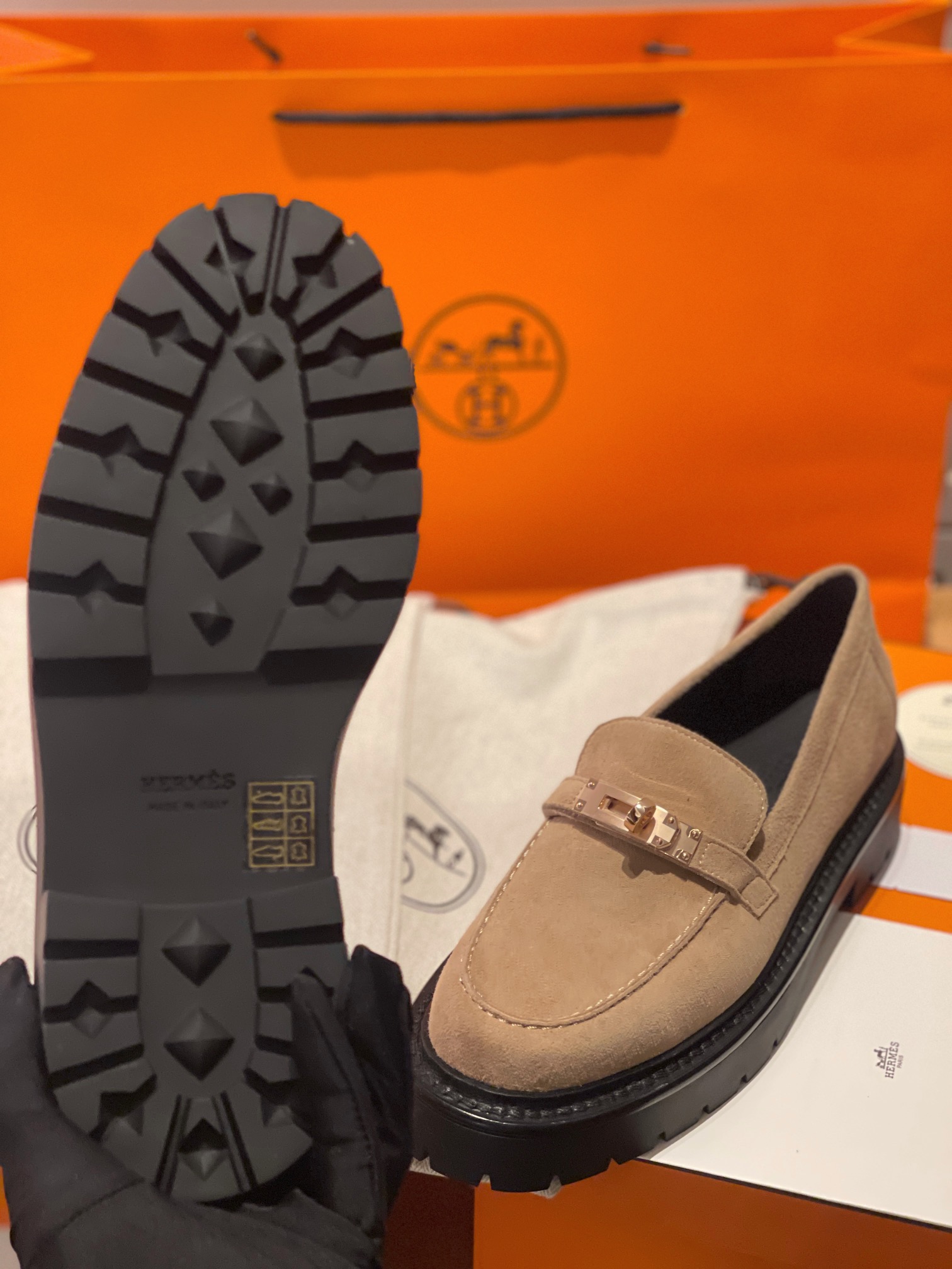 Hermès LCoNe Loafers: Classic Style with Kelly Buckle & Premium Leather 10 i1730980290 6337 0