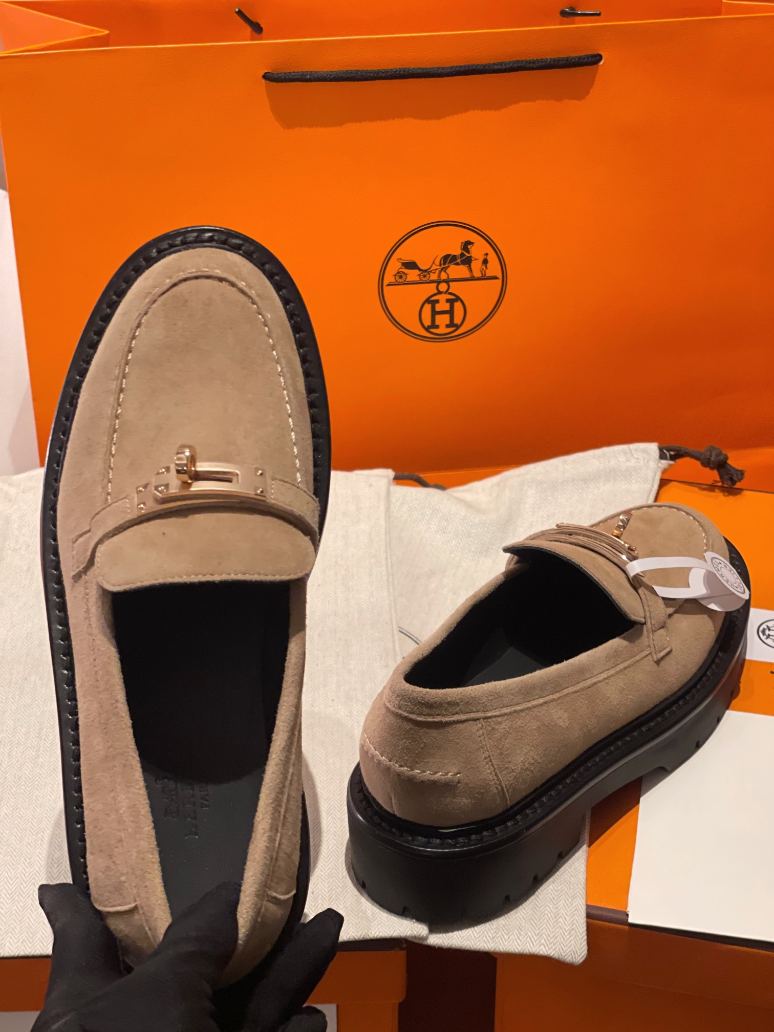 Hermès LCoNe Loafers: Classic Style with Kelly Buckle & Premium Leather 8 i1730980290 7114 1