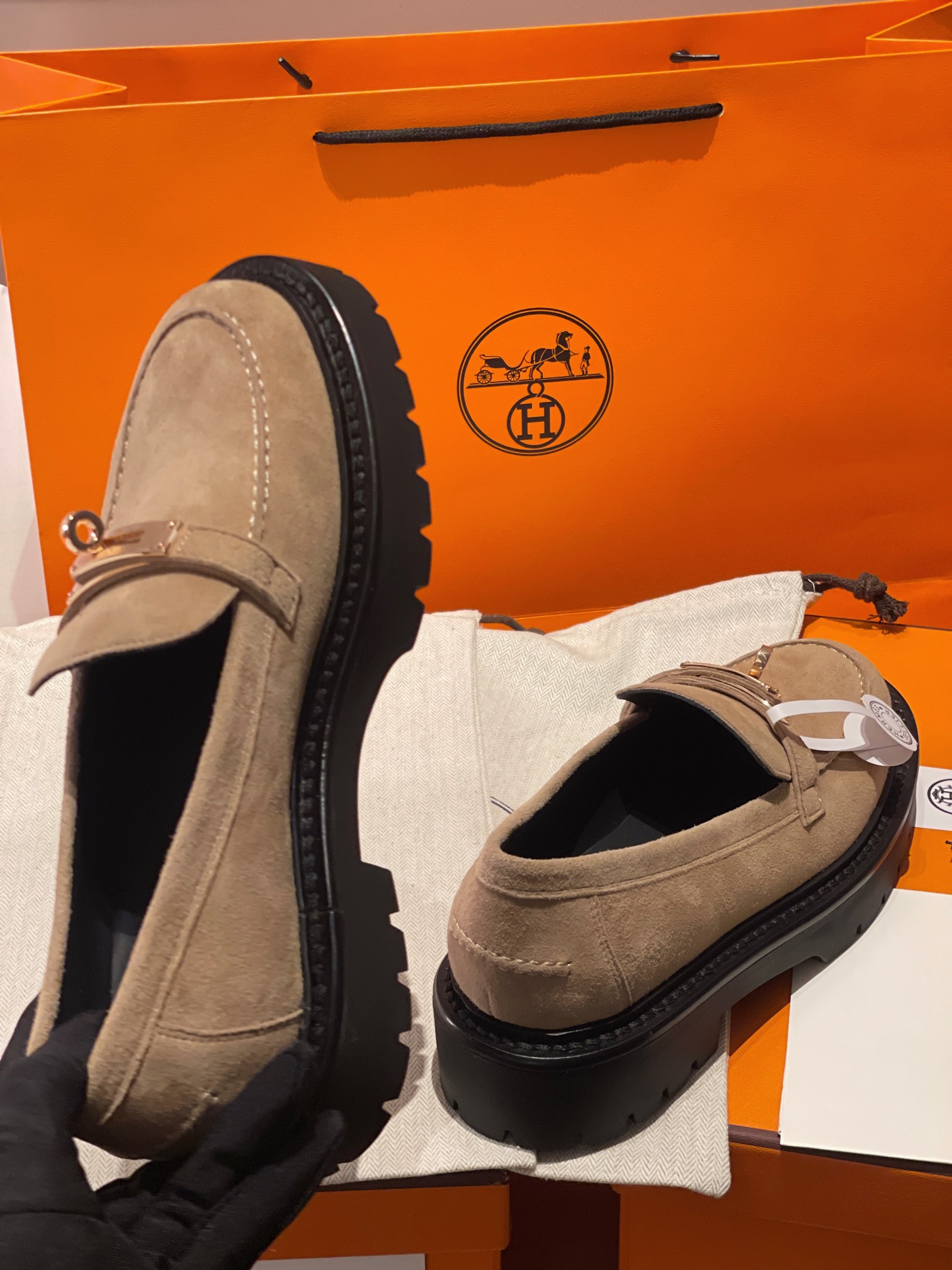 Hermès LCoNe Loafers: Classic Style with Kelly Buckle & Premium Leather 9 i1730980290 7498 2