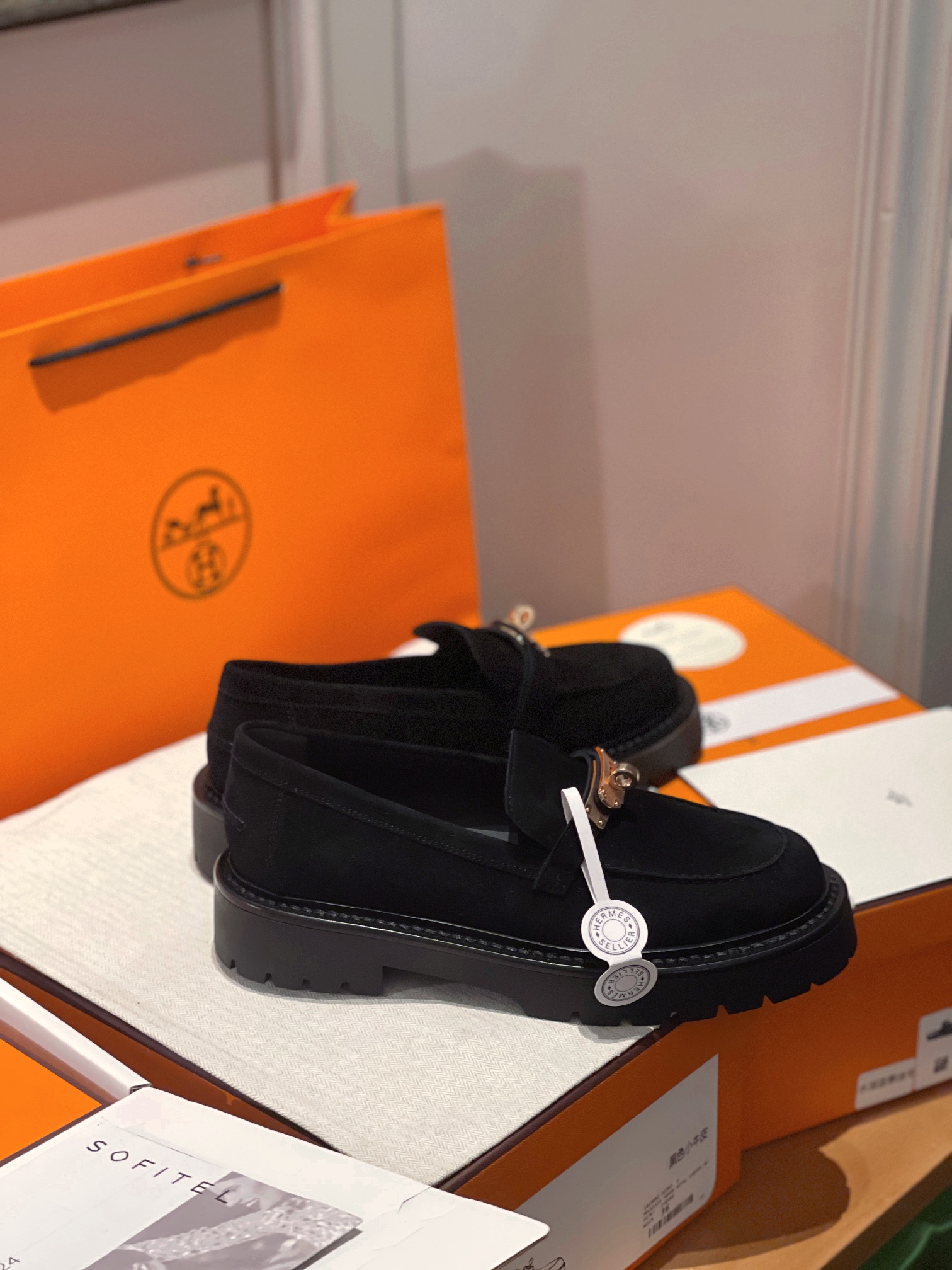 Hermès LCoNe Loafers: Classic Style with Kelly Buckle & Lightweight Sole 7 i1731056539 1455 0