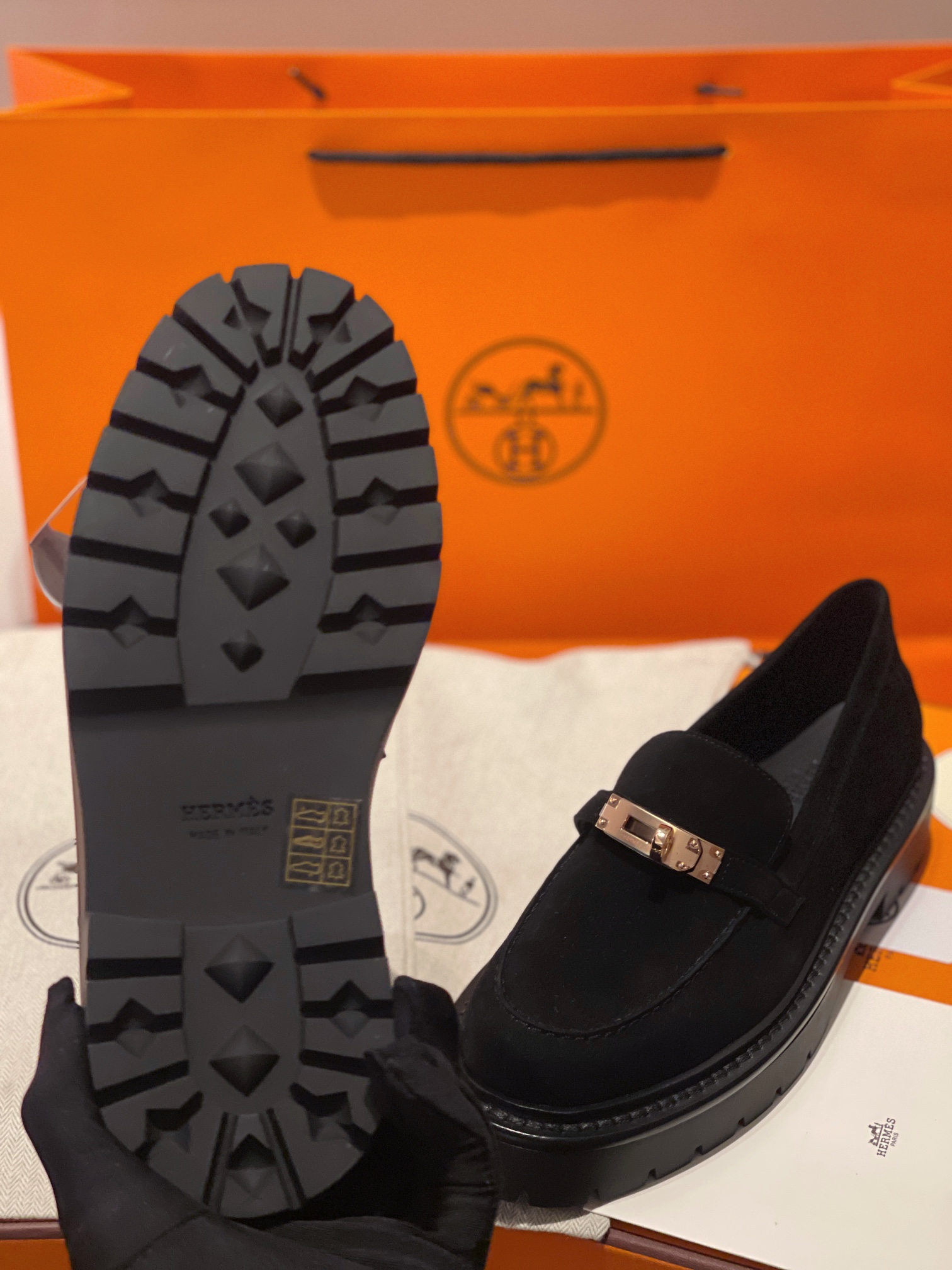 Hermès LCoNe Loafers: Classic Style with Kelly Buckle & Lightweight Sole 10 i1731058064 7912 0