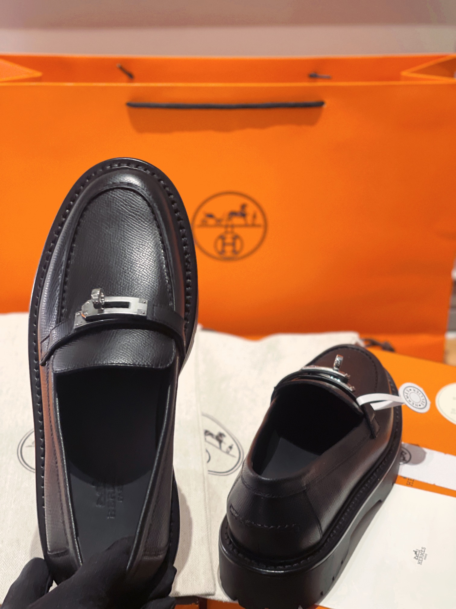 Hermès LCoNe Loafers: Classic Style for Autumn/Winter with Kelly Buckle 8 i1731122995 1766 3