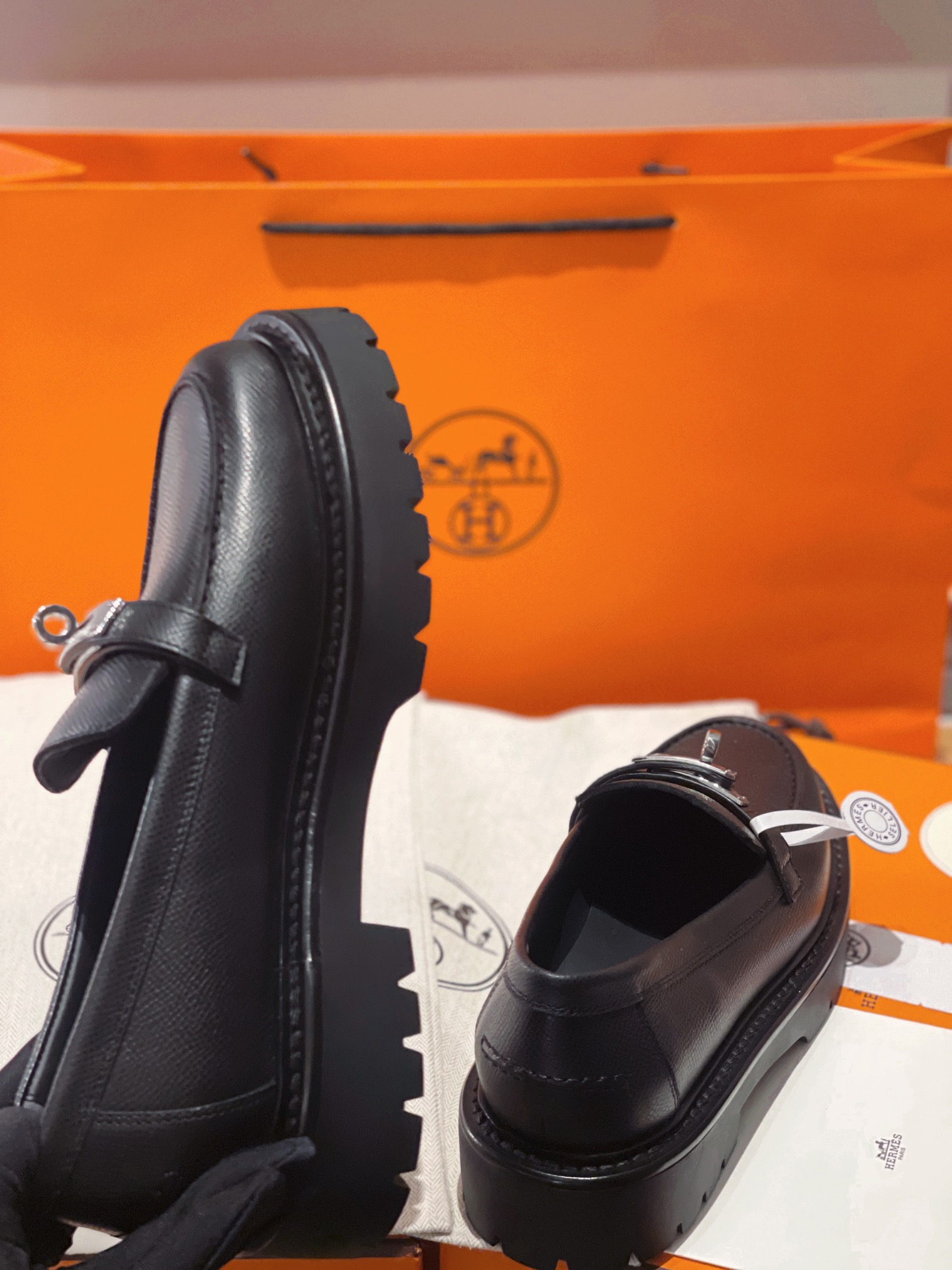 Hermès LCoNe Loafers: Classic Style for Autumn/Winter with Kelly Buckle 9 i1731122995 4036 2