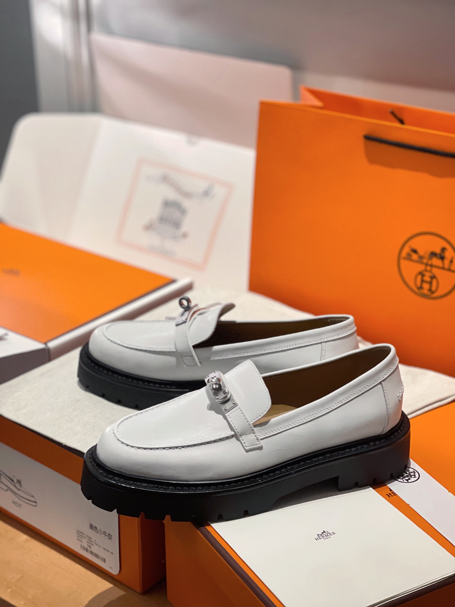 Hermès LCoNe Loafers: Classic Style for Autumn & Winter - Premium Leather 4 i1731139957 1318 0
