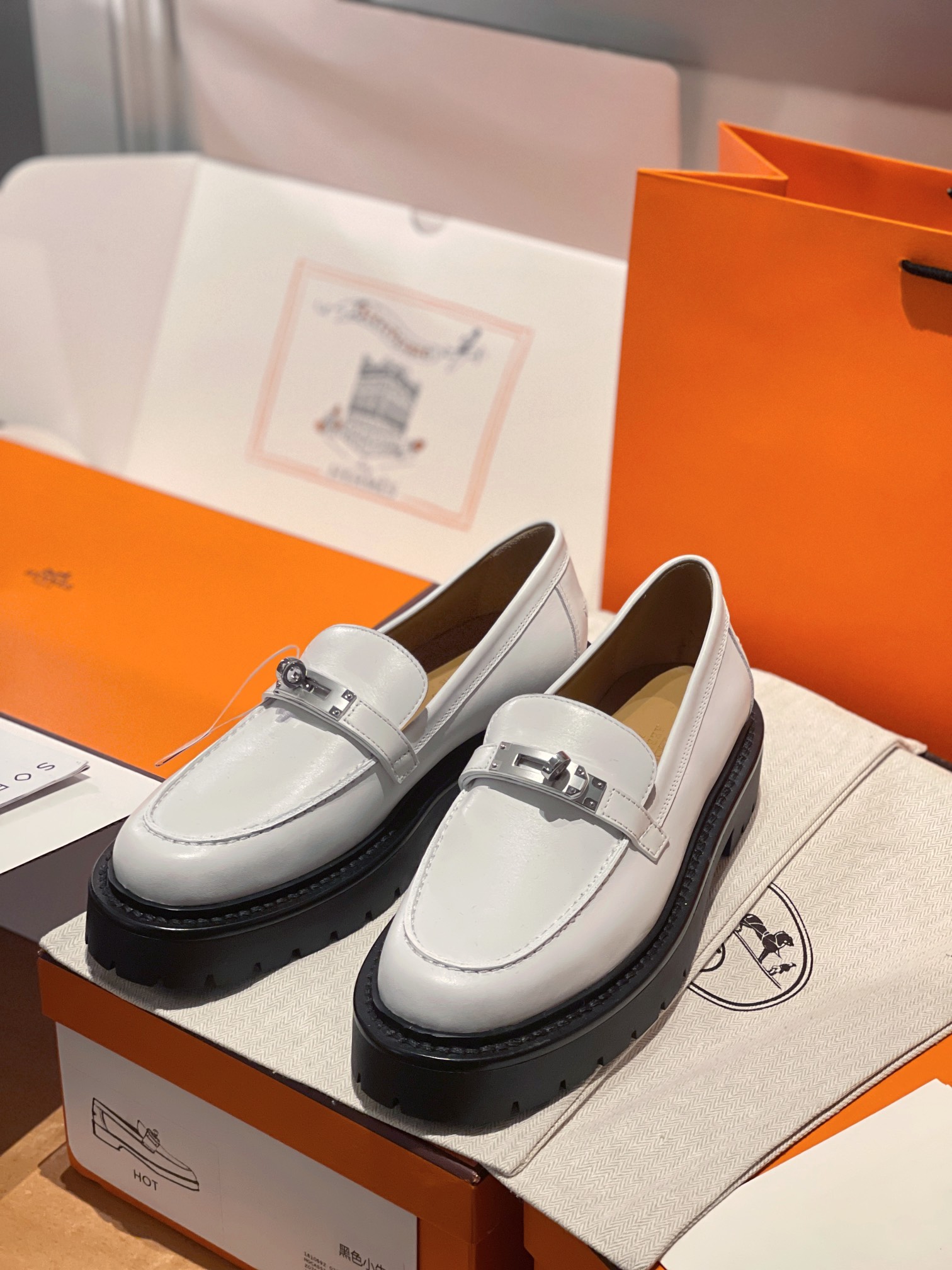 Hermès LCoNe Loafers: Classic Style for Autumn & Winter - Premium Leather 3 i1731139957 6395 2