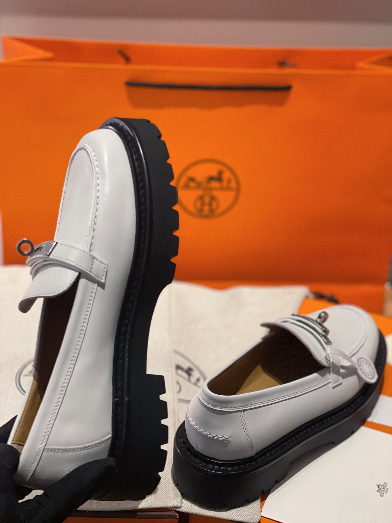 Hermès LCoNe Loafers: Classic Style for Autumn & Winter - Premium Leather 9 i1731140092 108 0